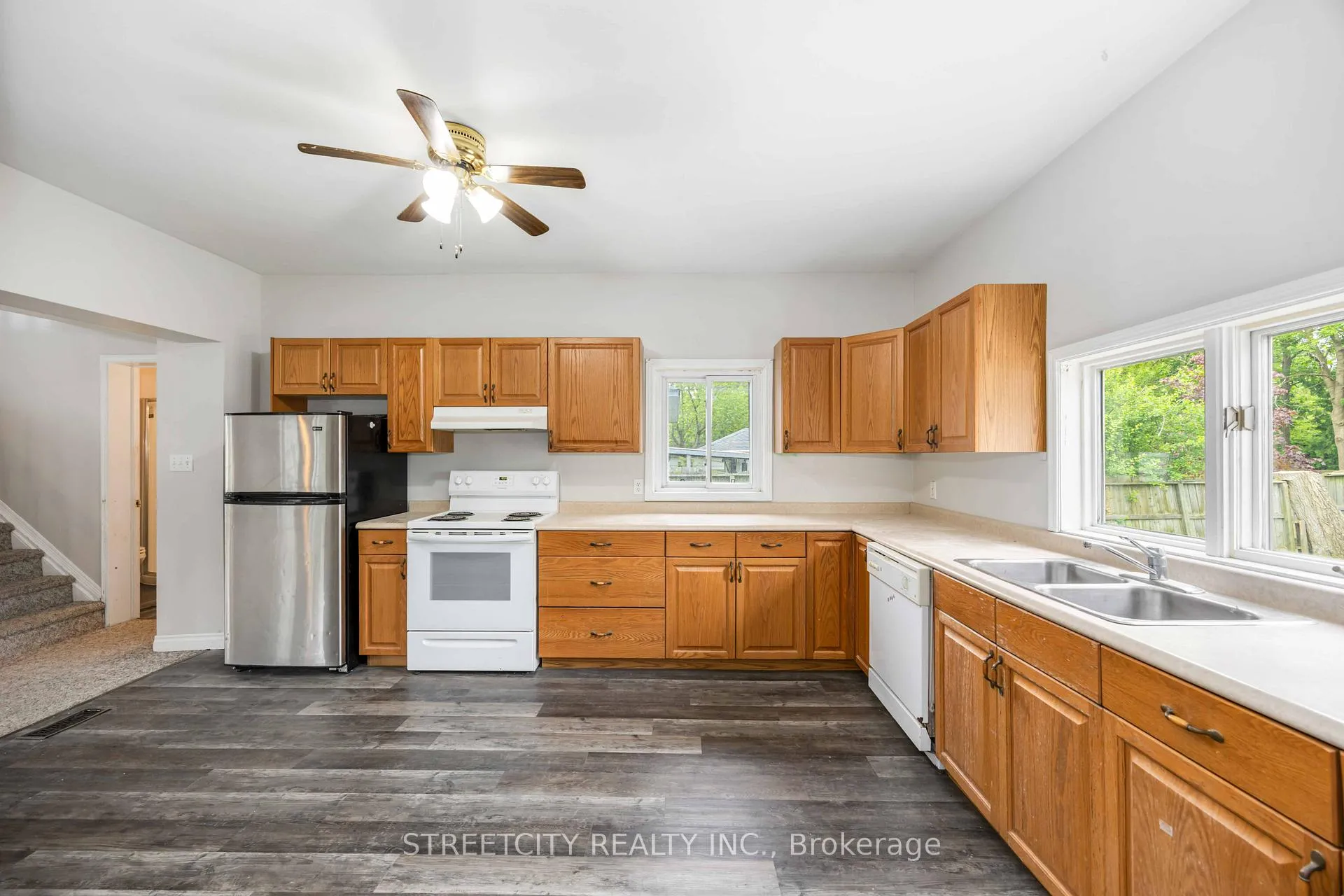 Photo 14 of 337 Eureka Street, Enniskillen, Petrolia — HOMEH