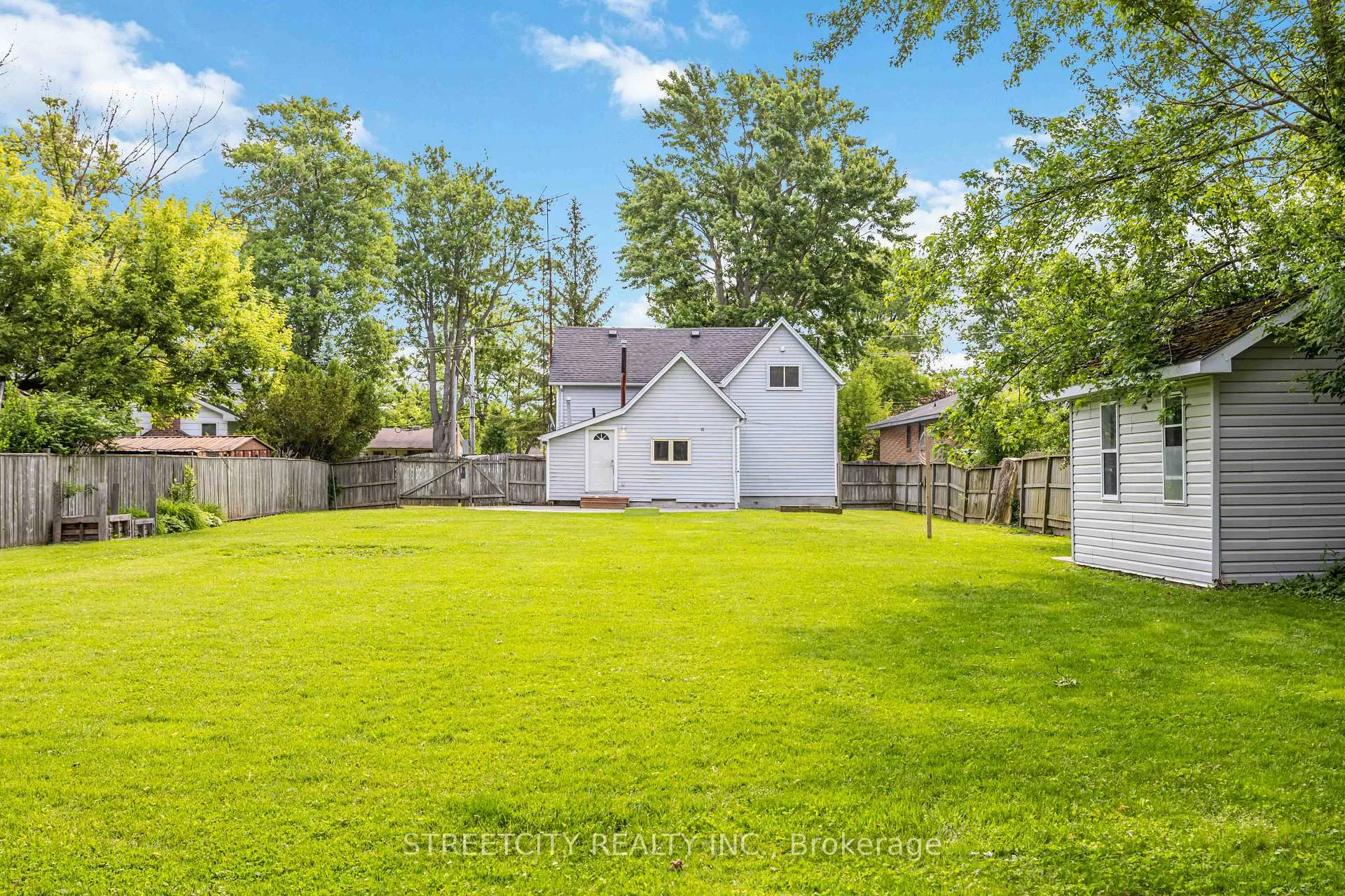 Photo 32 of 337 Eureka Street, Enniskillen, Petrolia — HOMEH
