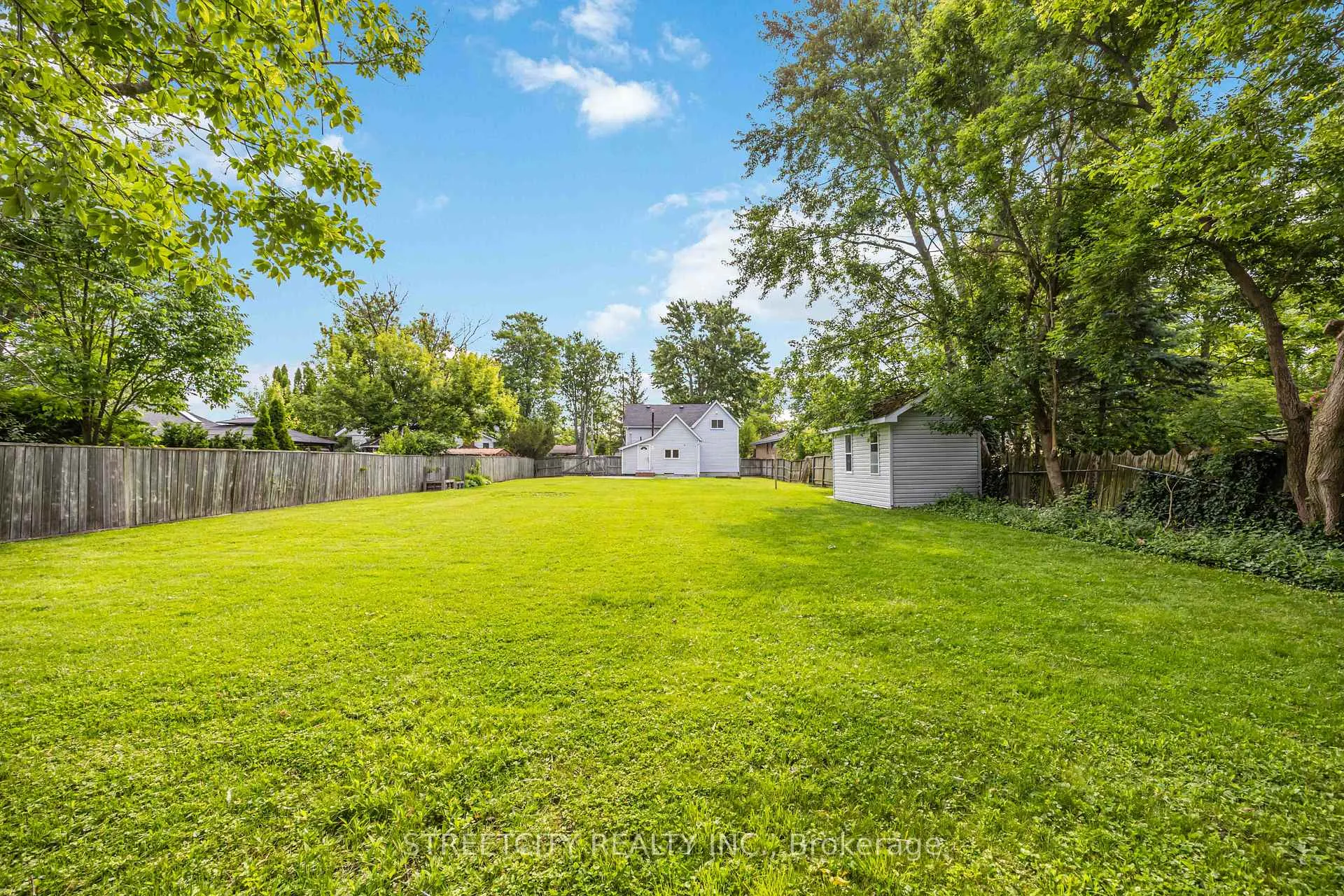 Photo 33 of 337 Eureka Street, Enniskillen, Petrolia — HOMEH