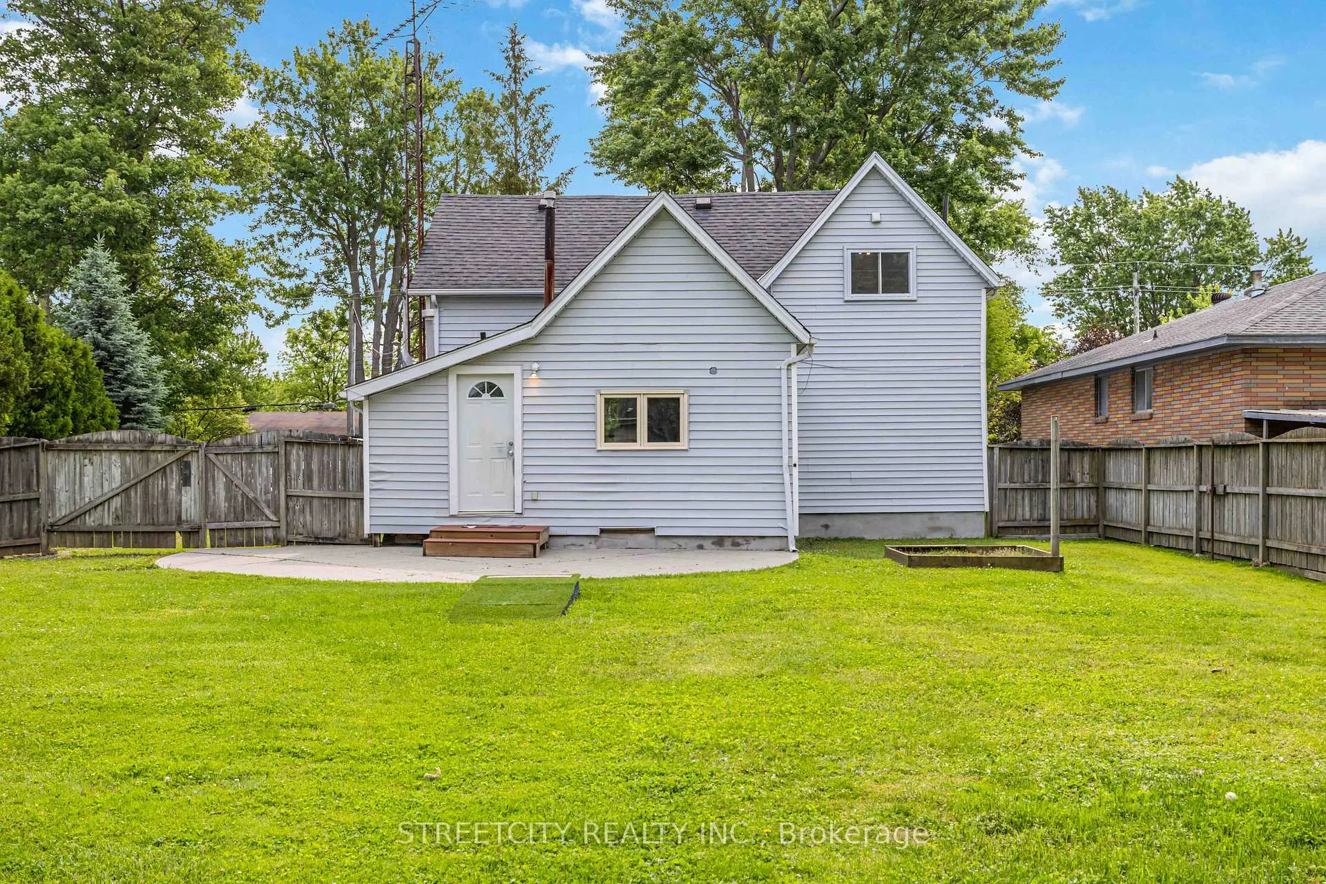 Photo 35 of 337 Eureka Street, Enniskillen, Petrolia — HOMEH