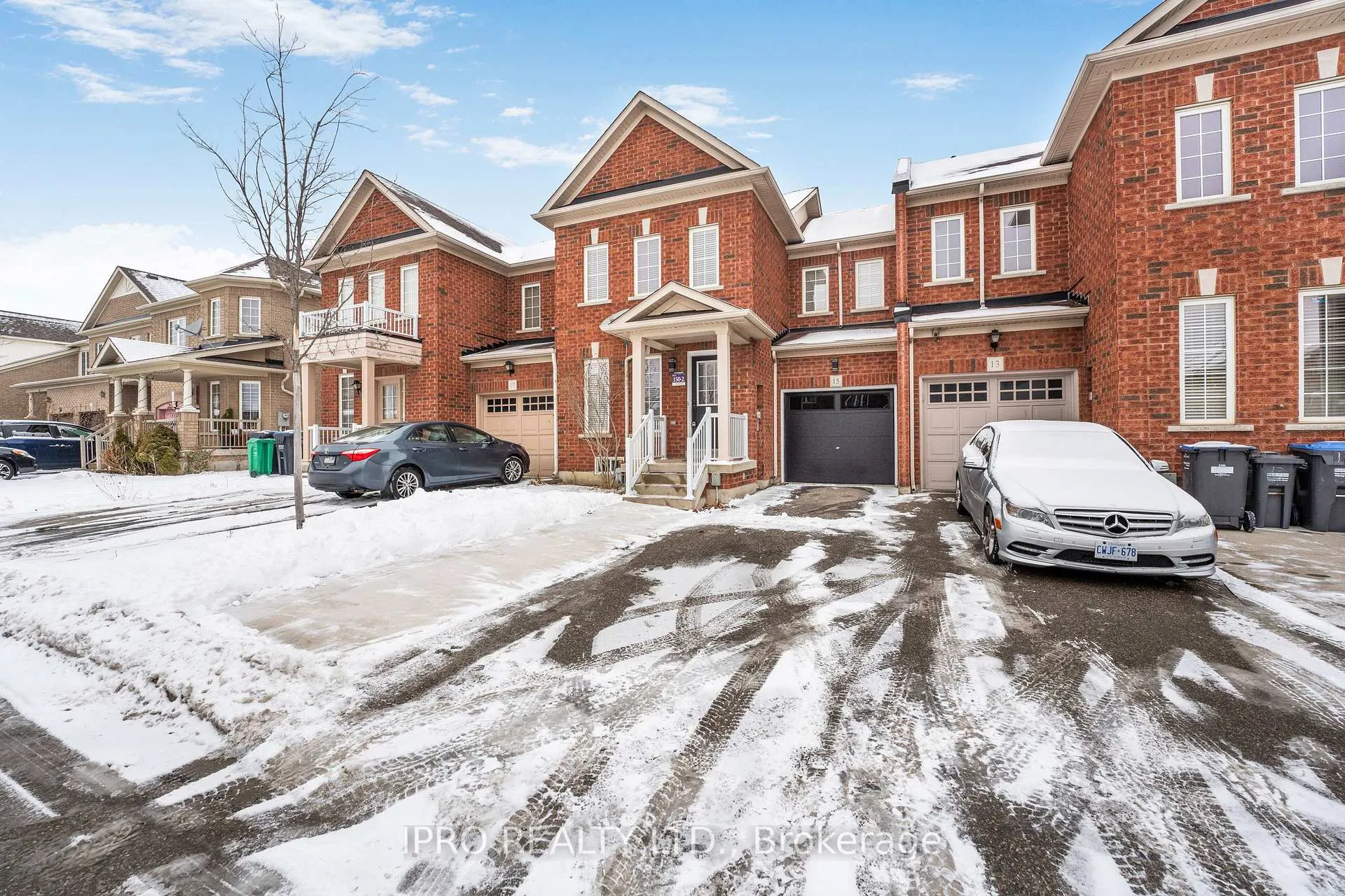 Photo 2 of 15 Coolwater Drive, Brampton, Sandringham-Wellington — HOMEH