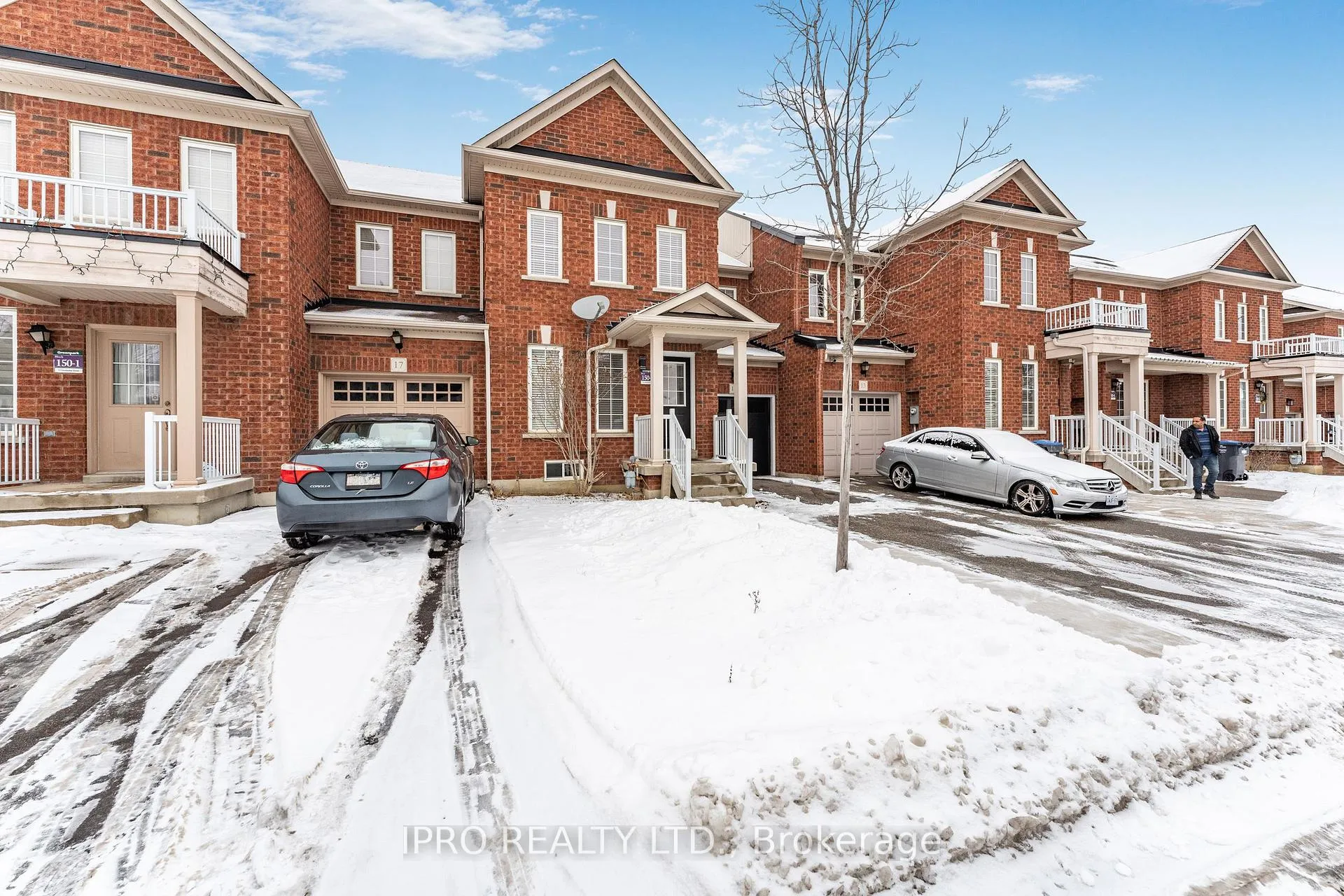 Photo 4 of 15 Coolwater Drive, Brampton, Sandringham-Wellington — HOMEH