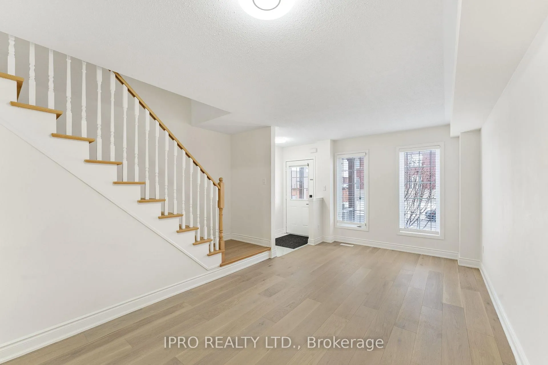 Photo 9 of 15 Coolwater Drive, Brampton, Sandringham-Wellington — HOMEH