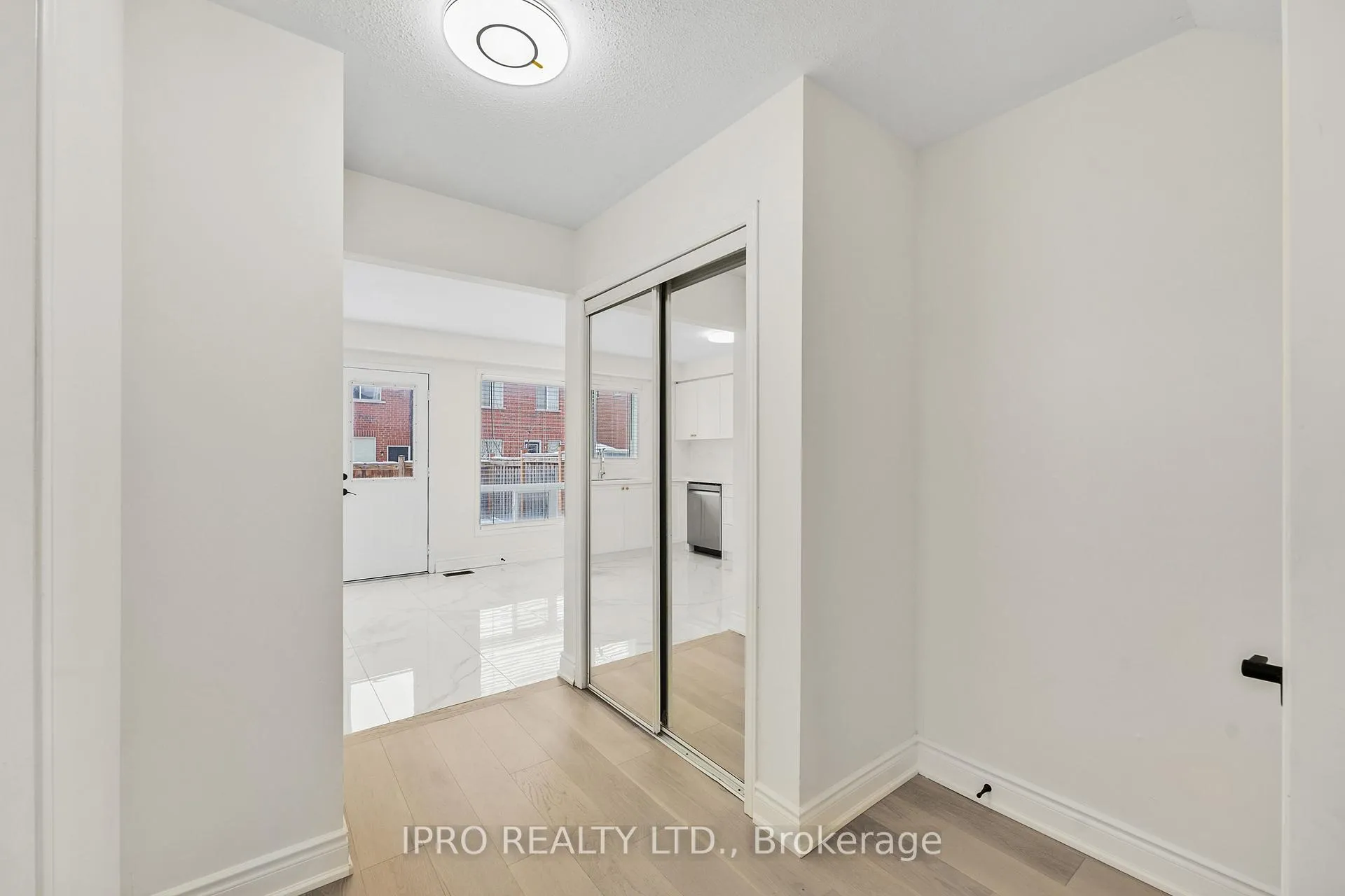 Photo 14 of 15 Coolwater Drive, Brampton, Sandringham-Wellington — HOMEH