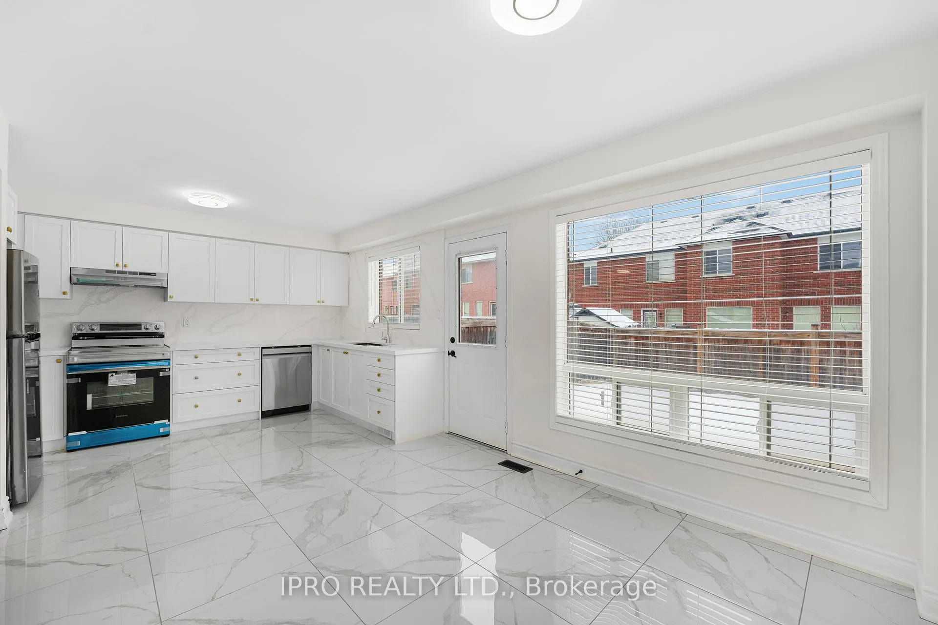 Photo 16 of 15 Coolwater Drive, Brampton, Sandringham-Wellington — HOMEH