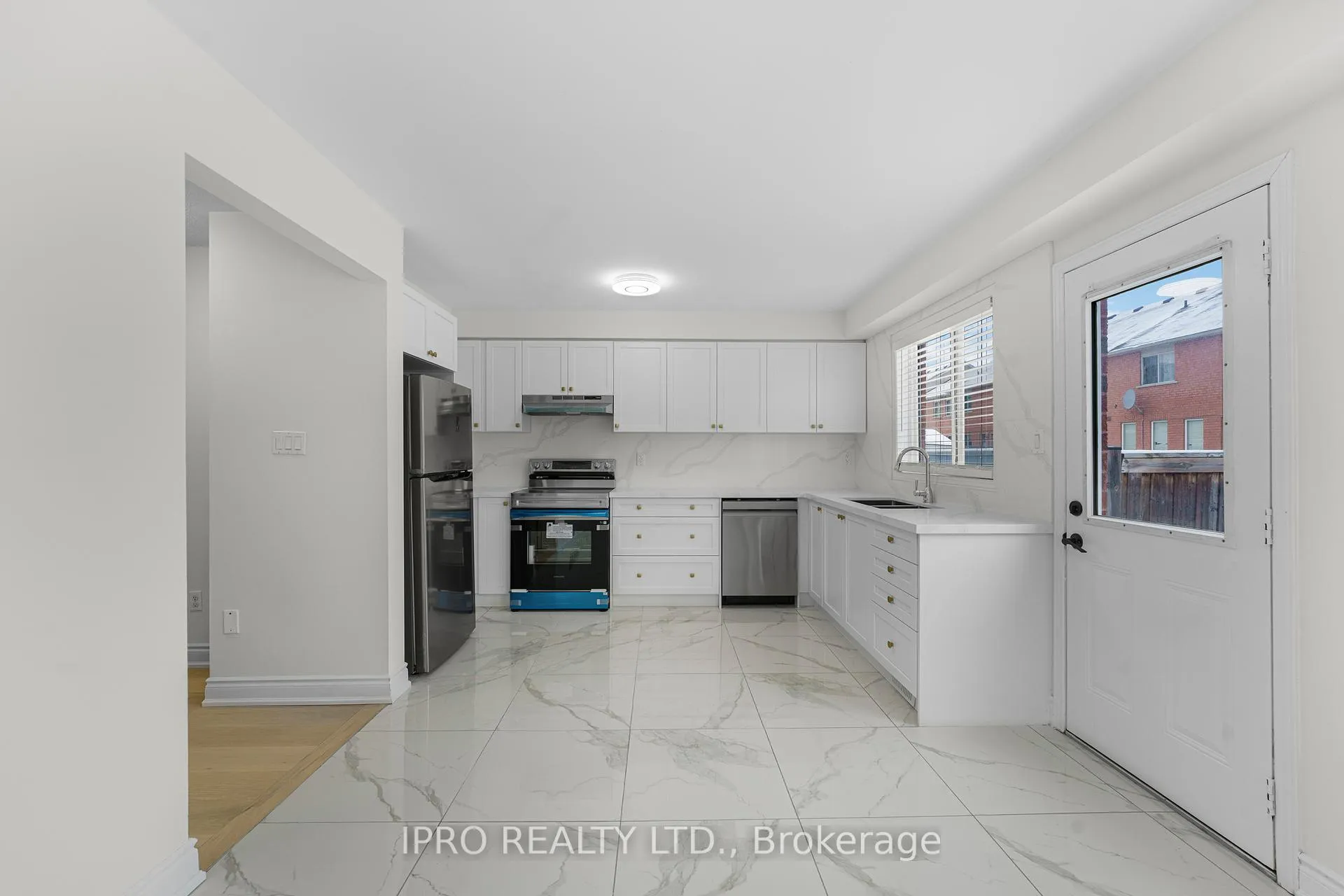 Photo 17 of 15 Coolwater Drive, Brampton, Sandringham-Wellington — HOMEH