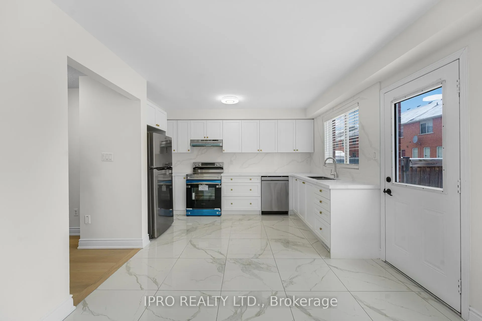Photo 18 of 15 Coolwater Drive, Brampton, Sandringham-Wellington — HOMEH