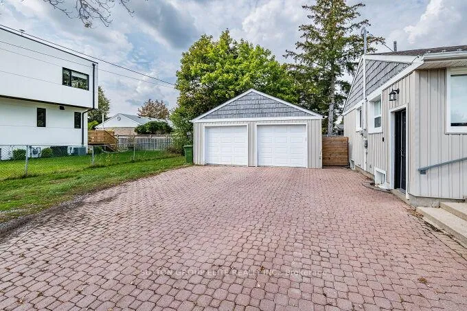 Photo 3 of 107 Martha Street, Caledon, Bolton West — HOMEH