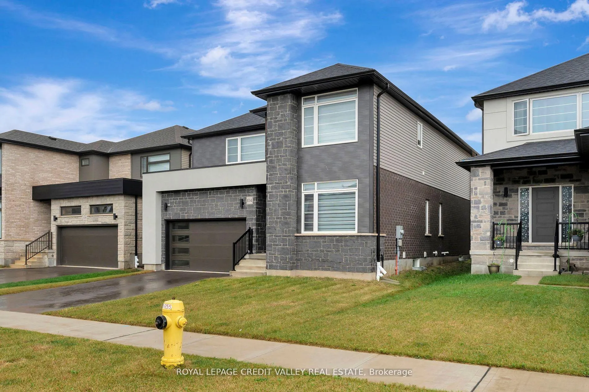 Photo 2 of 104 Sass Crescent, Brant, Paris — HOMEH
