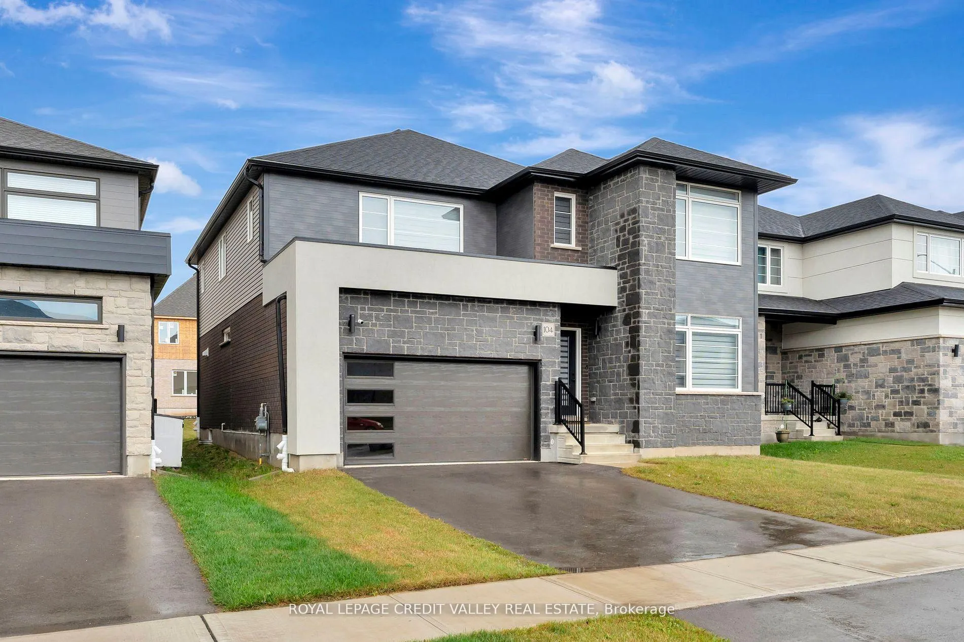 Photo 3 of 104 Sass Crescent, Brant, Paris — HOMEH