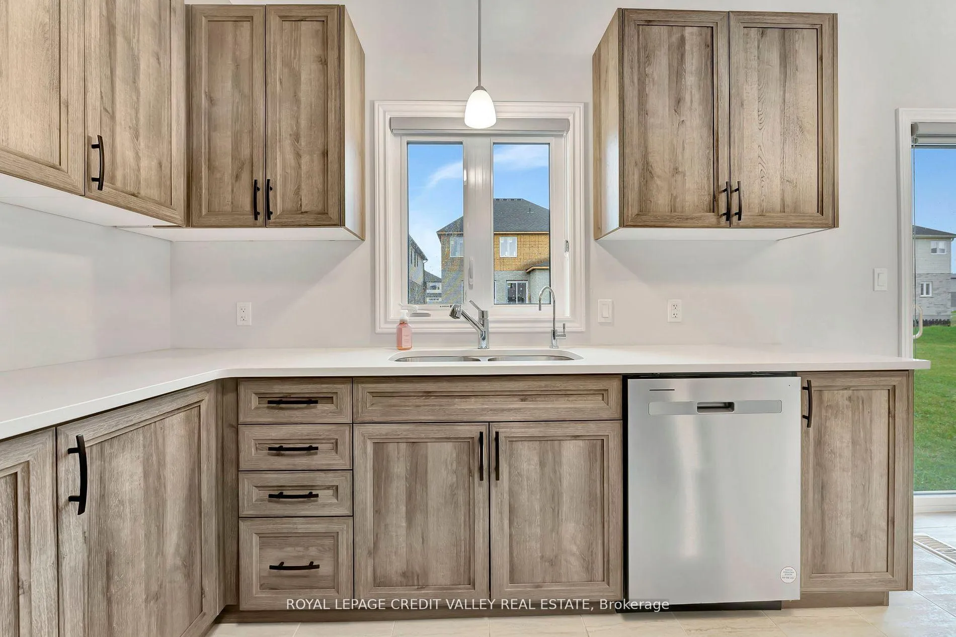Photo 15 of 104 Sass Crescent, Brant, Paris — HOMEH