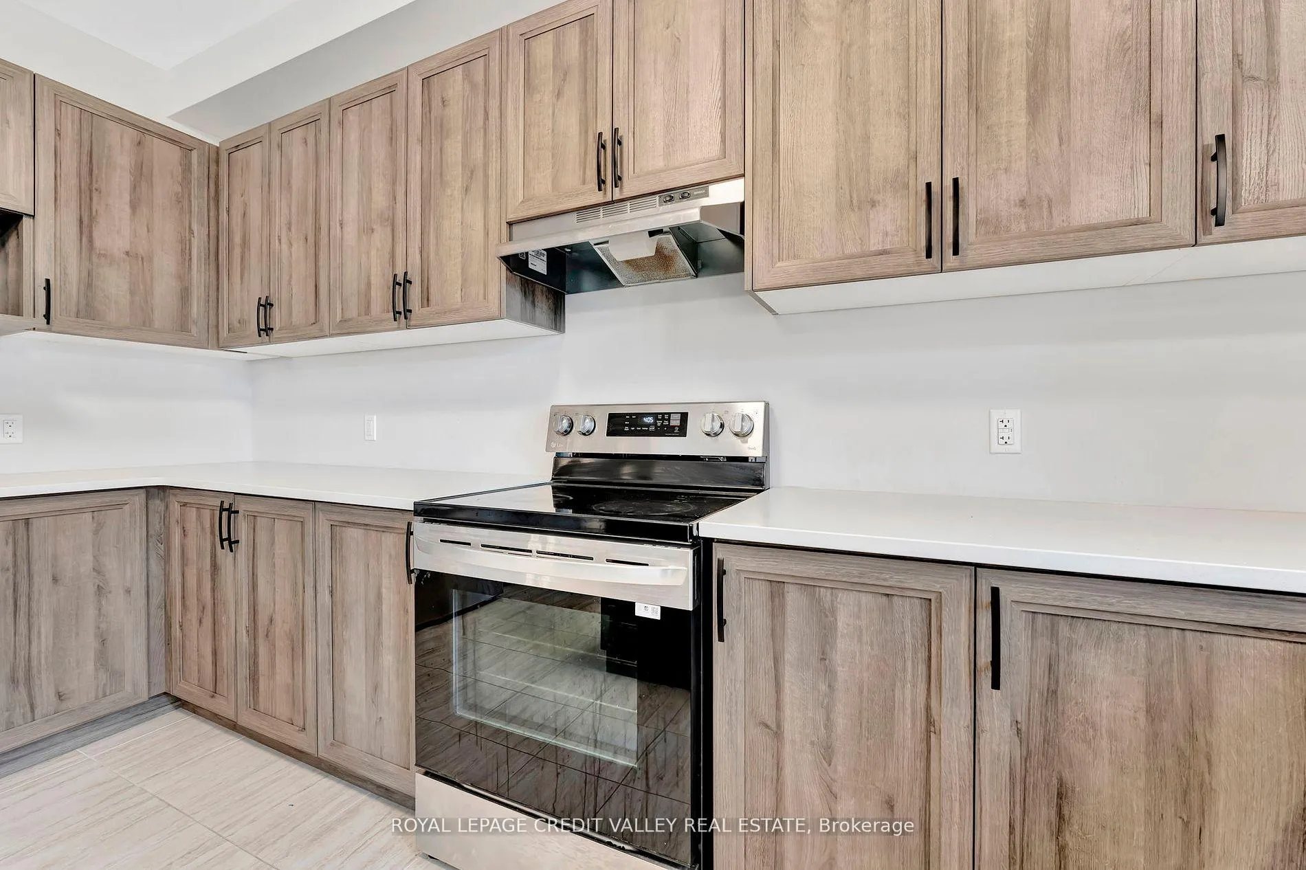 Photo 17 of 104 Sass Crescent, Brant, Paris — HOMEH