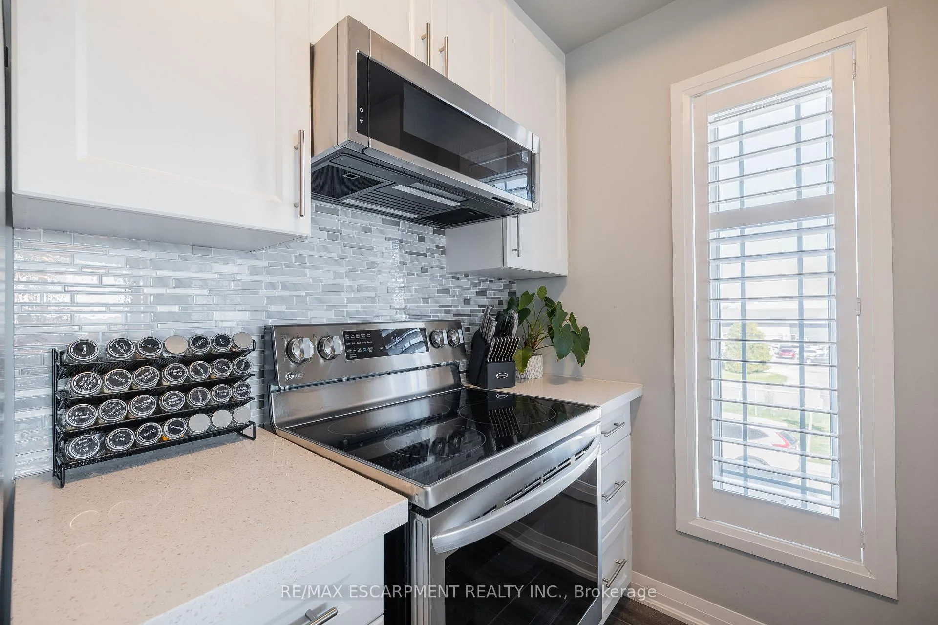 Photo 15 of 51 Laguna Village Crescent W, Hamilton, Rural Glanbrook — HOMEH