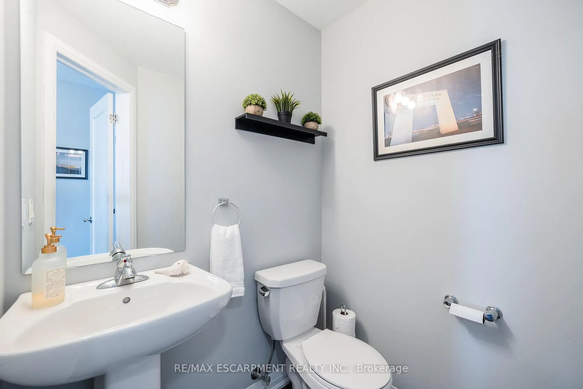 Photo 16 of 51 Laguna Village Crescent W, Hamilton, Rural Glanbrook — HOMEH