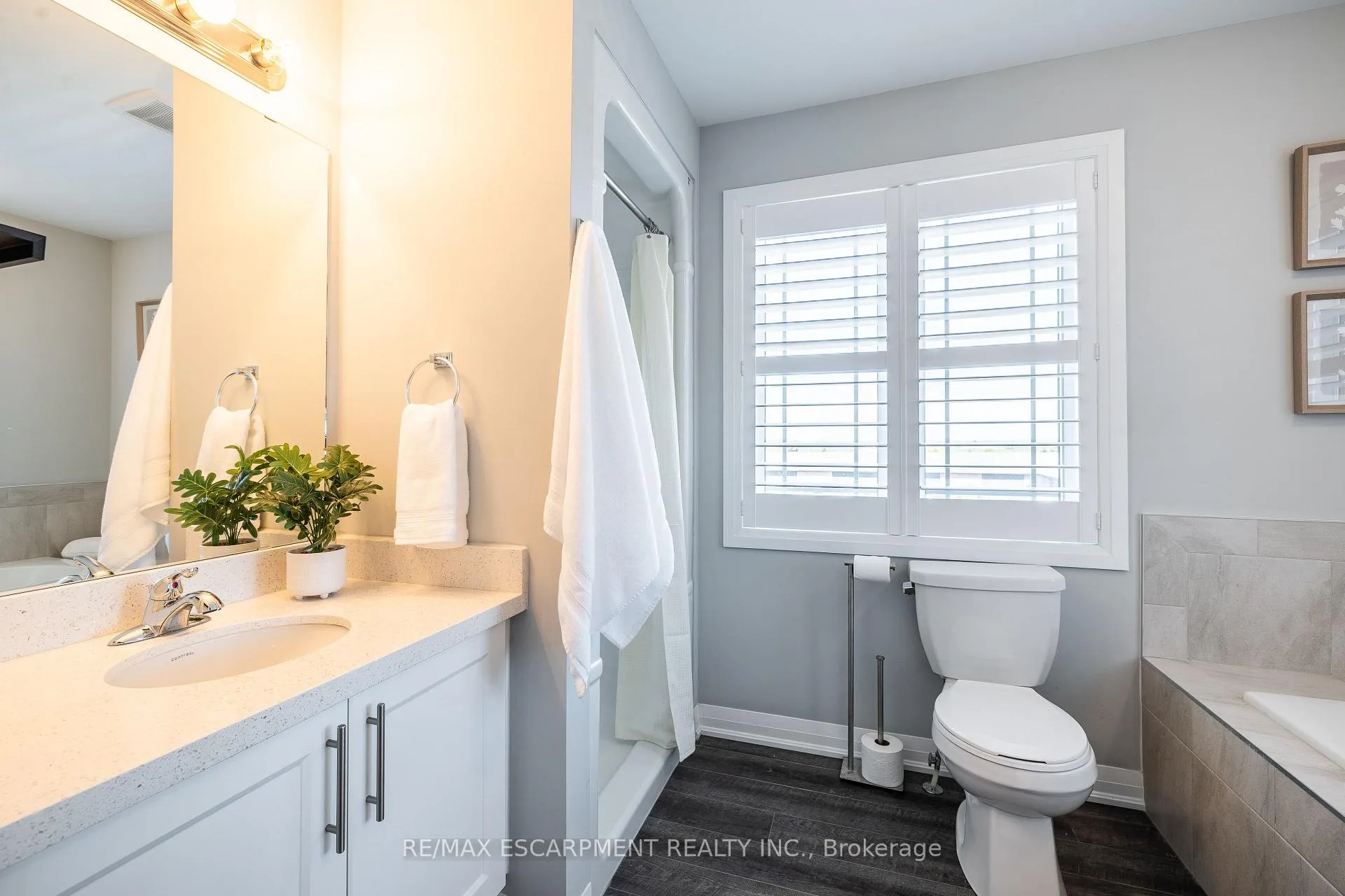 Photo 19 of 51 Laguna Village Crescent W, Hamilton, Rural Glanbrook — HOMEH