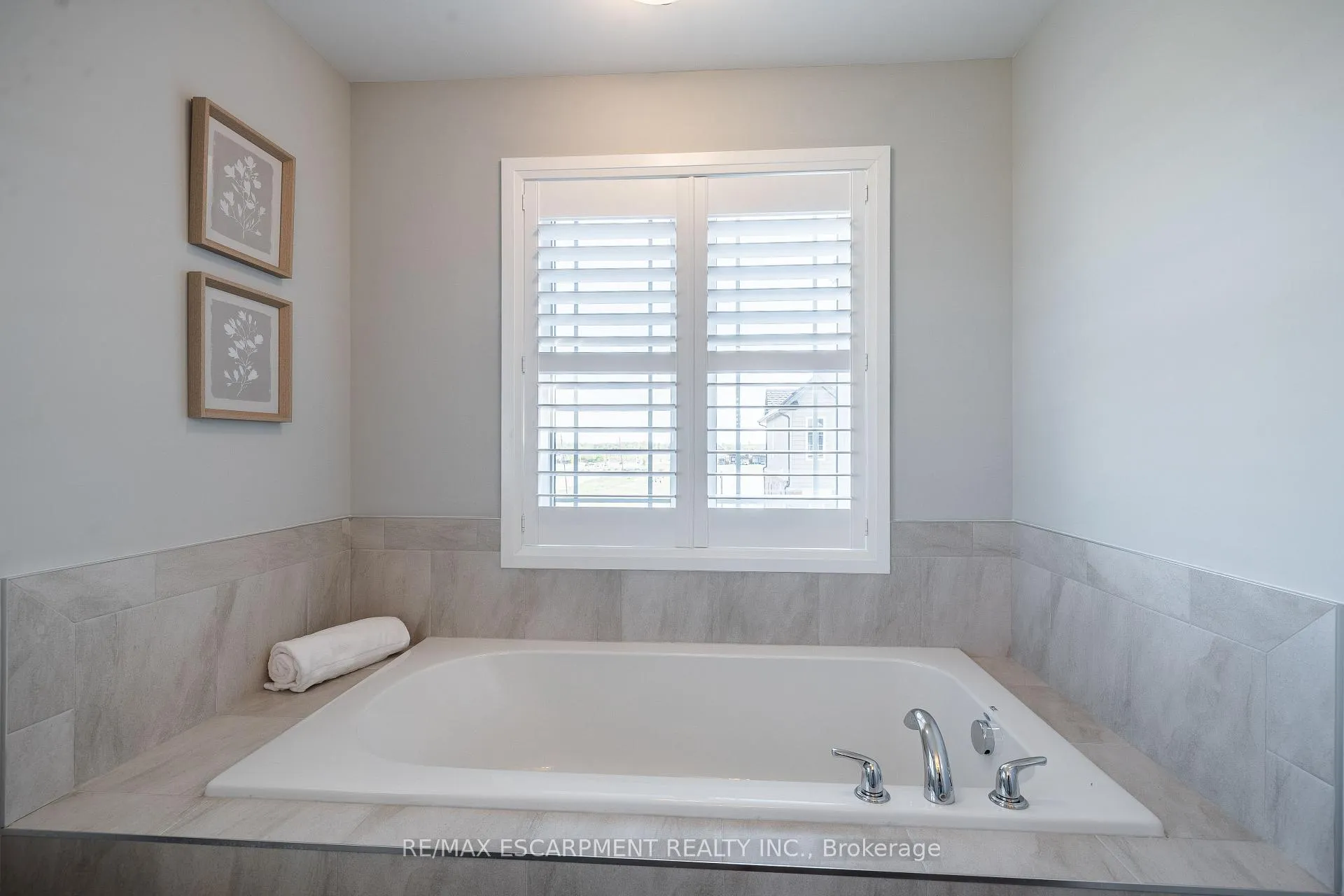 Photo 20 of 51 Laguna Village Crescent W, Hamilton, Rural Glanbrook — HOMEH