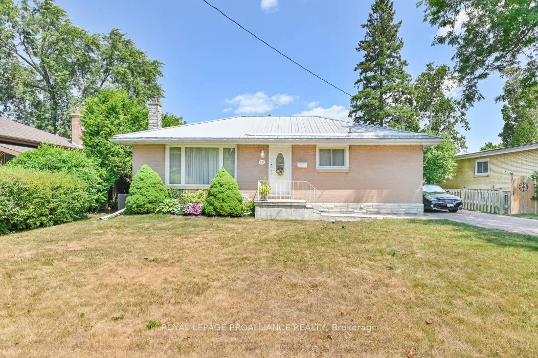 Photo 3 of 207 Parrott Drive, Belleville, Belleville Ward — HOMEH