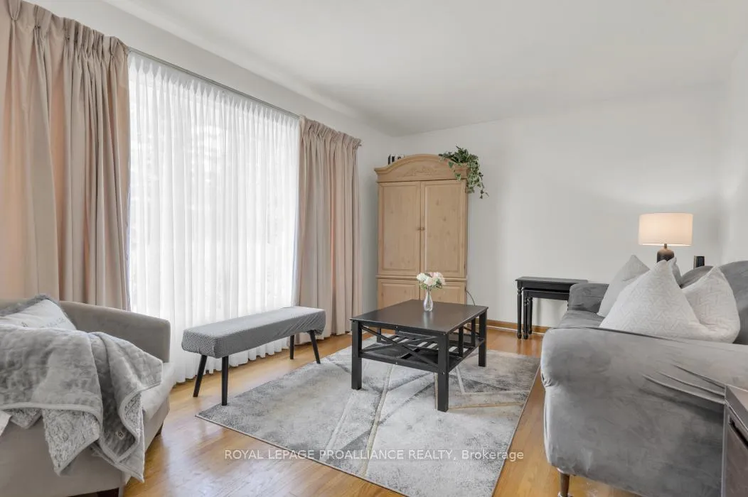 Photo 10 of 207 Parrott Drive, Belleville, Belleville Ward — HOMEH