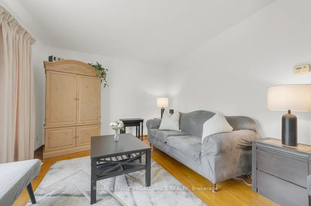 Photo 11 of 207 Parrott Drive, Belleville, Belleville Ward — HOMEH