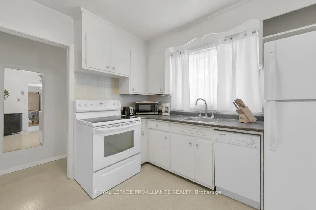 Photo 13 of 207 Parrott Drive, Belleville, Belleville Ward — HOMEH