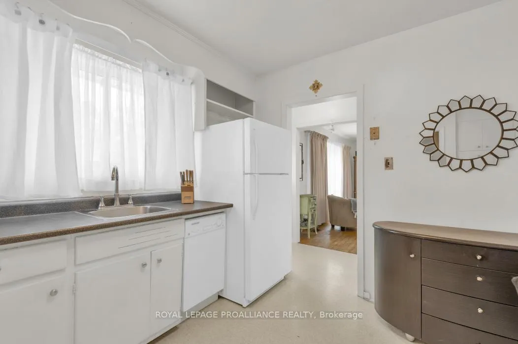 Photo 16 of 207 Parrott Drive, Belleville, Belleville Ward — HOMEH