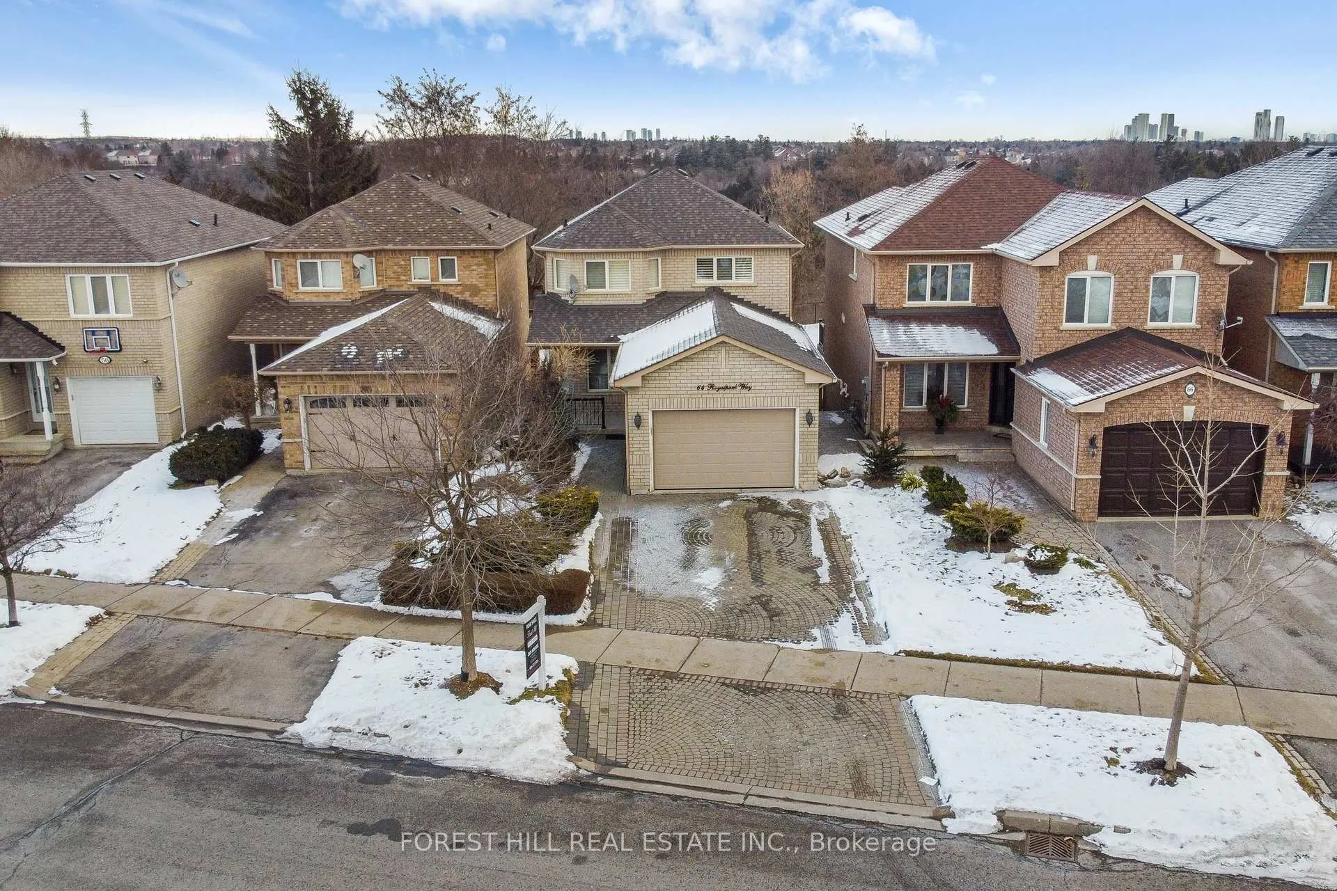 Photo 2 of 64 Royalpark Way, Vaughan, Elder Mills — HOMEH