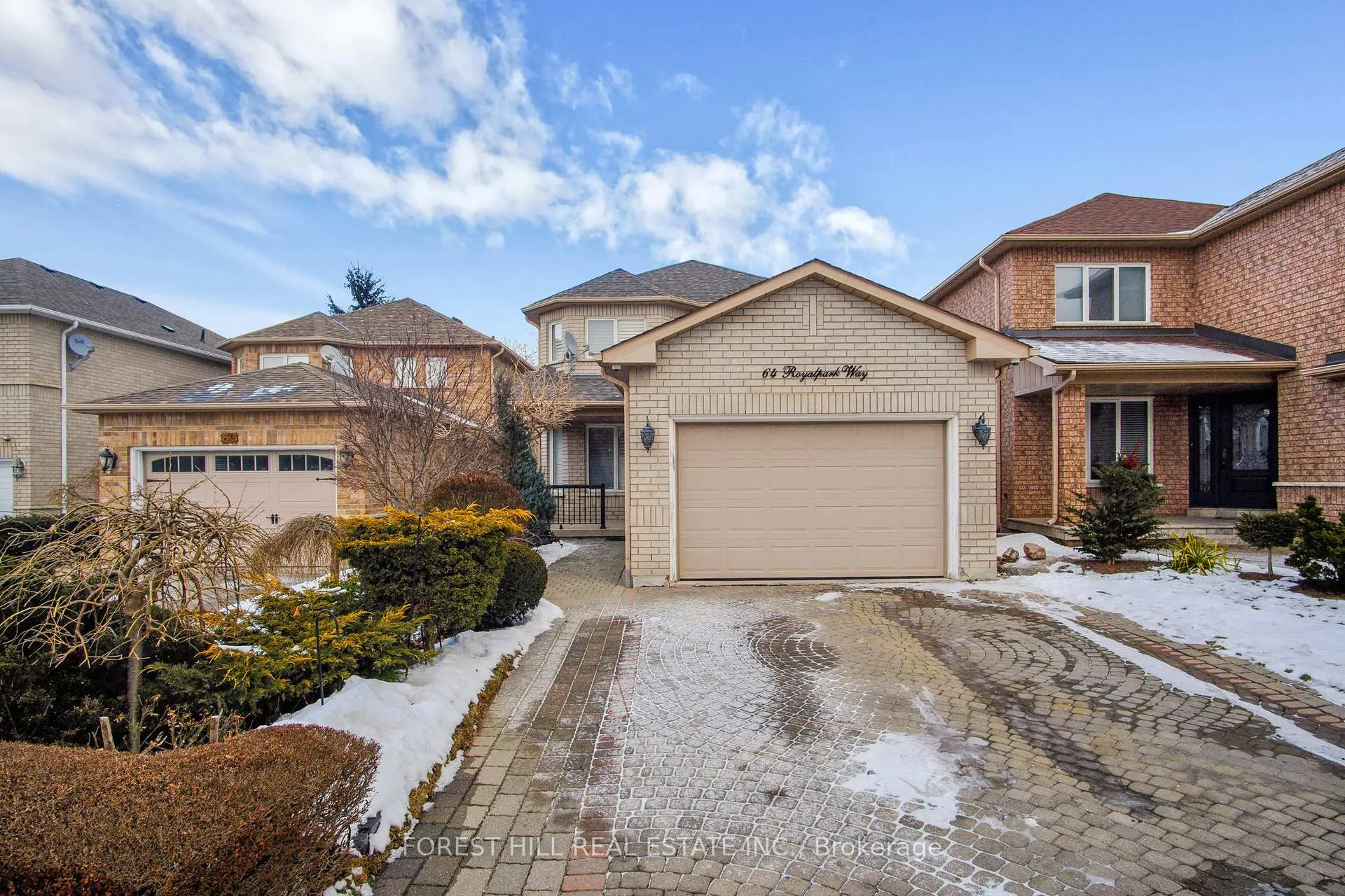 Photo 3 of 64 Royalpark Way, Vaughan, Elder Mills — HOMEH