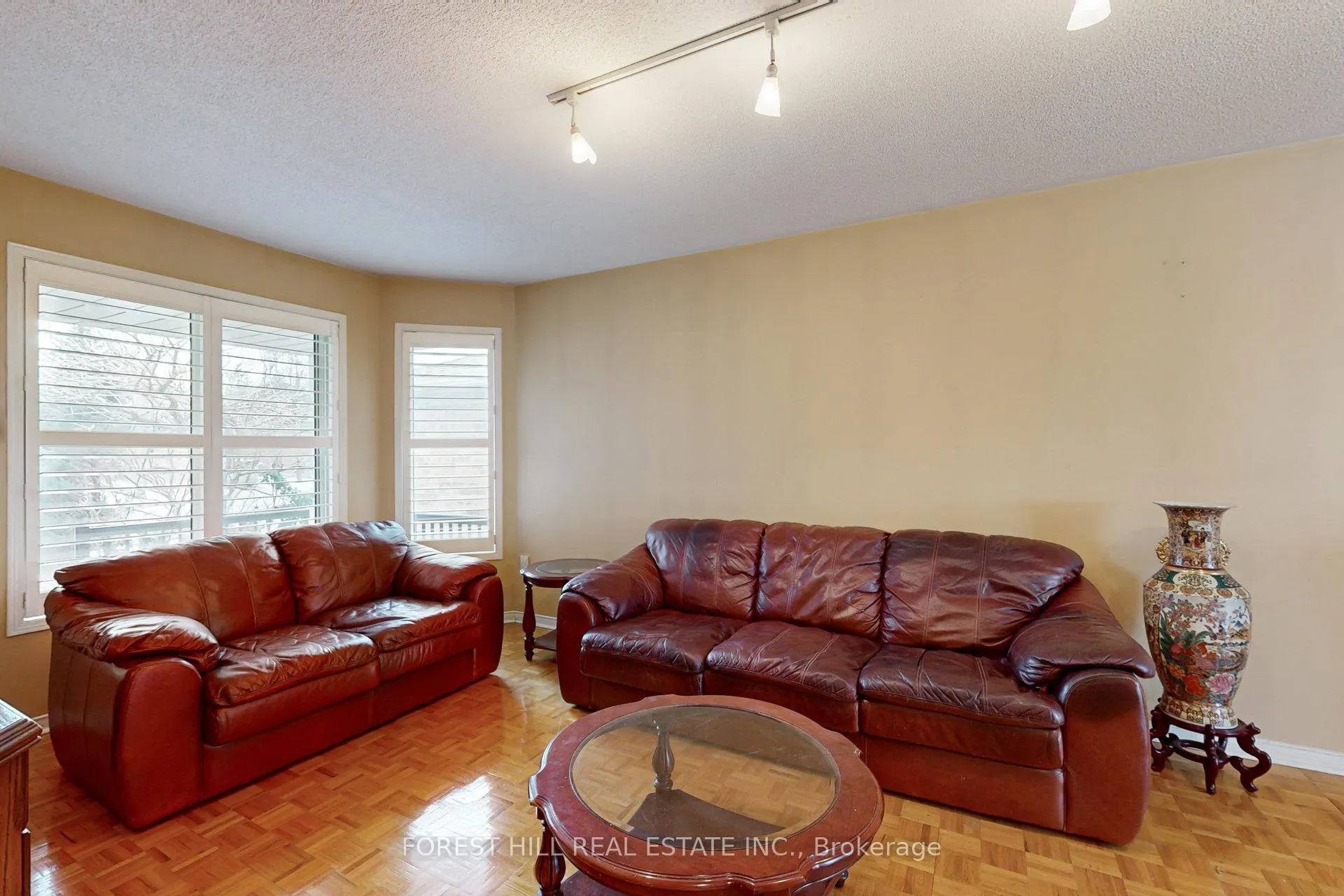 Photo 7 of 64 Royalpark Way, Vaughan, Elder Mills — HOMEH