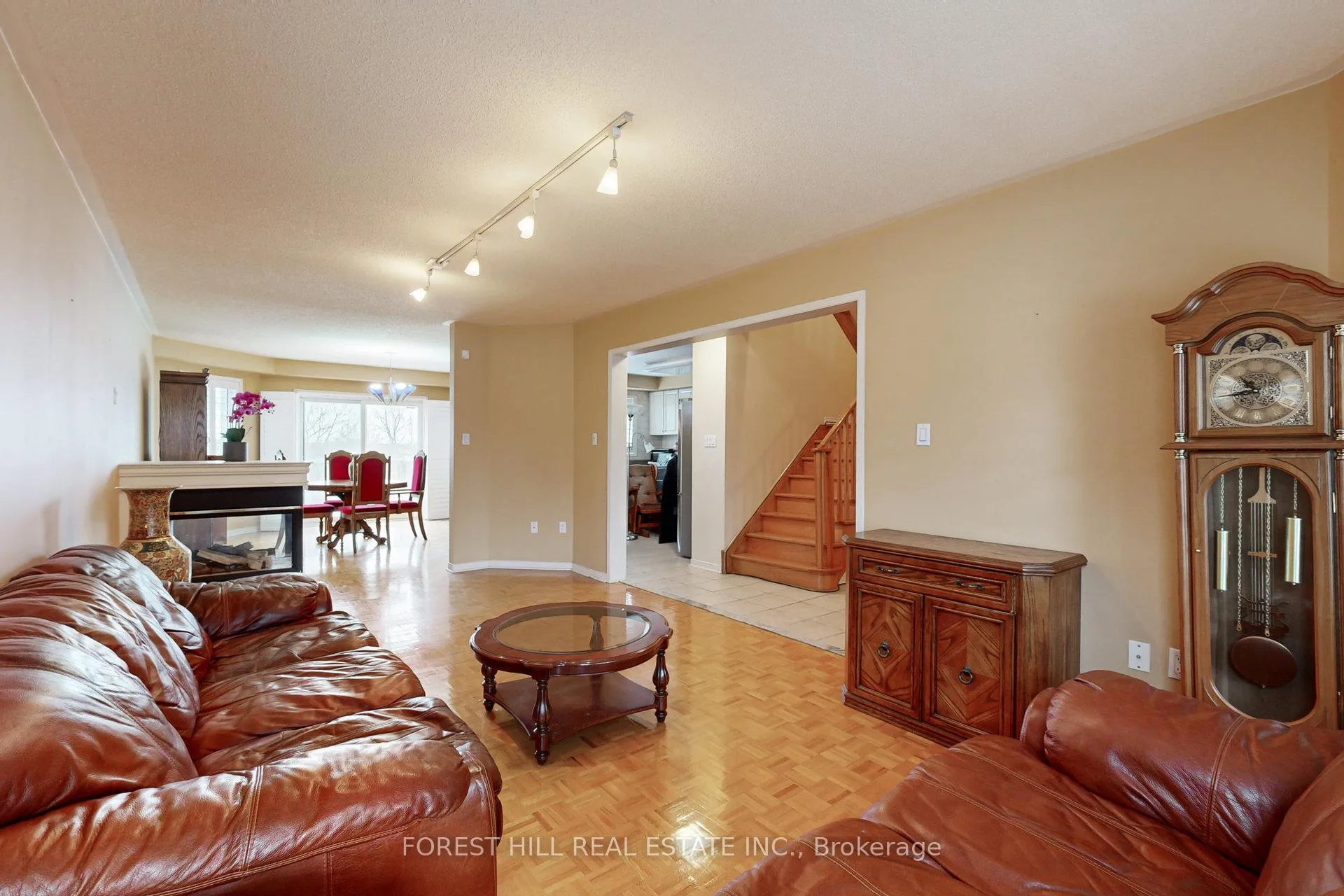 Photo 8 of 64 Royalpark Way, Vaughan, Elder Mills — HOMEH