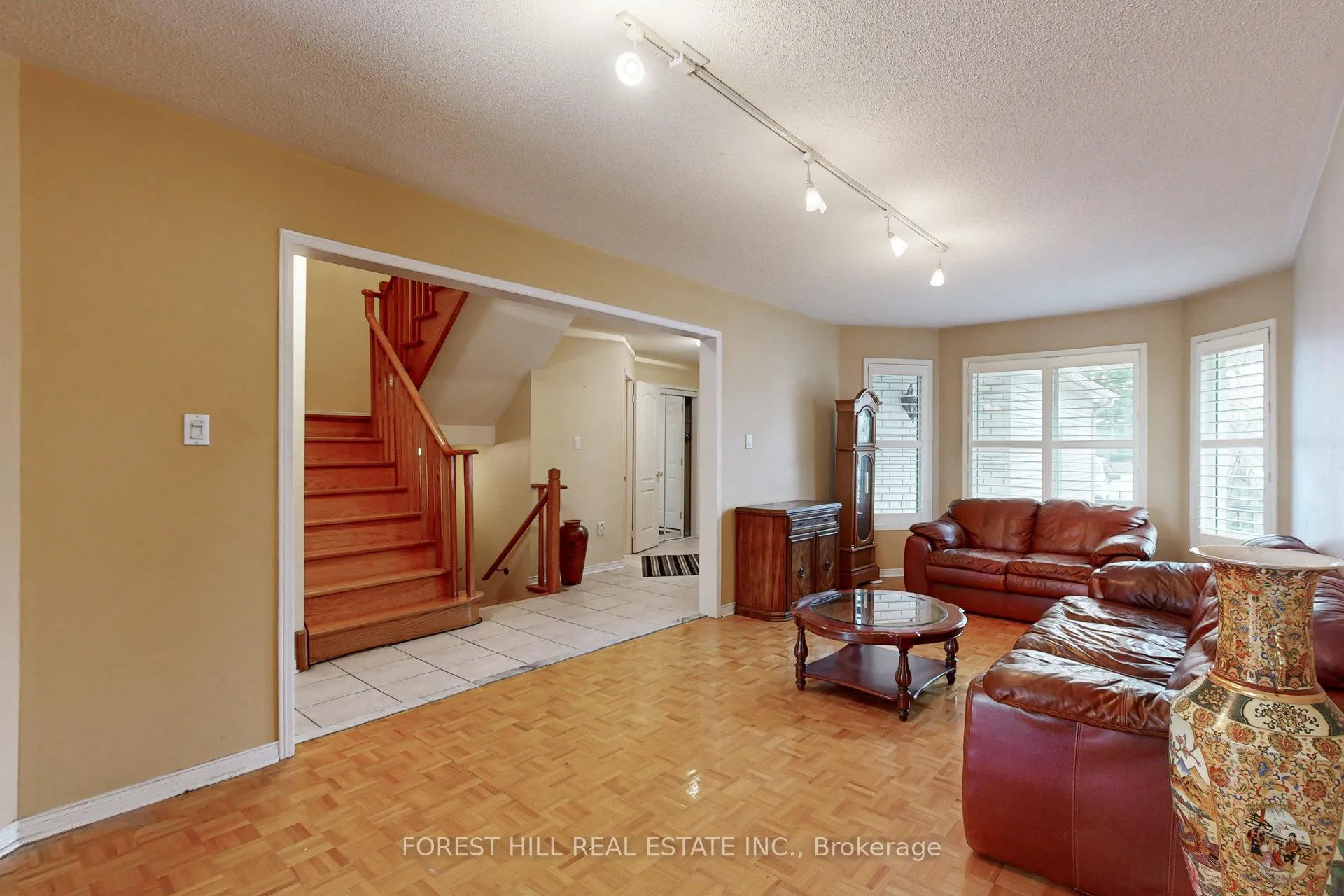 Photo 9 of 64 Royalpark Way, Vaughan, Elder Mills — HOMEH