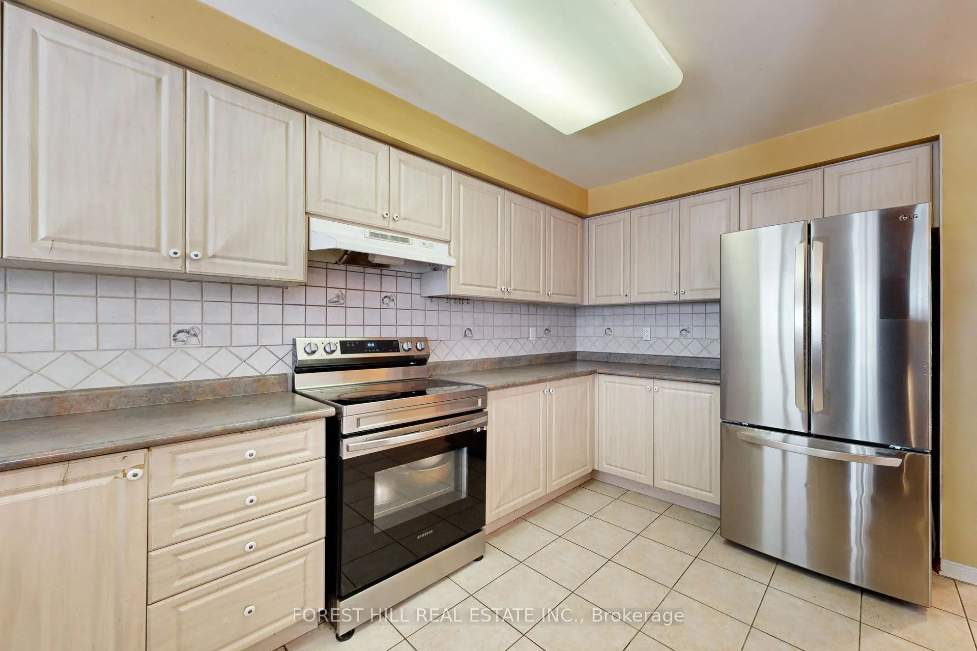 Photo 12 of 64 Royalpark Way, Vaughan, Elder Mills — HOMEH