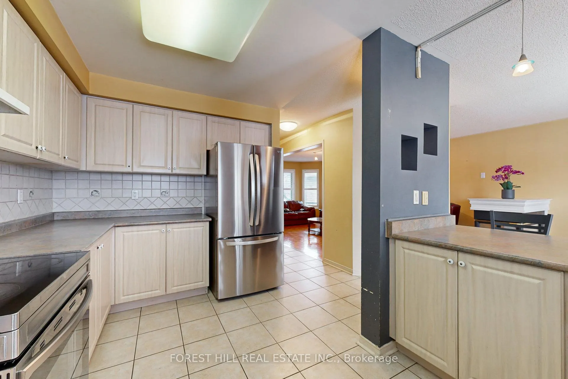 Photo 13 of 64 Royalpark Way, Vaughan, Elder Mills — HOMEH