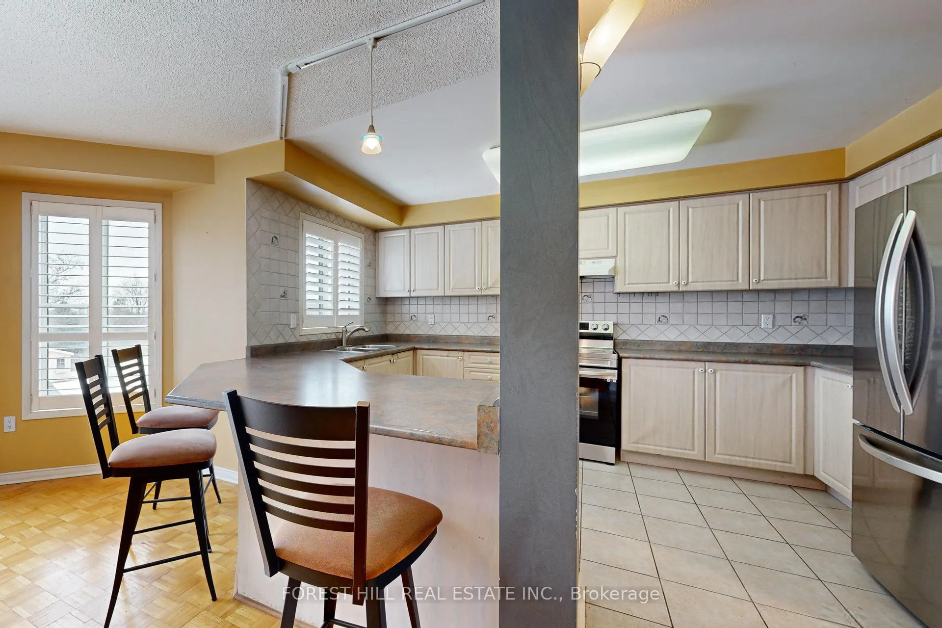 Photo 14 of 64 Royalpark Way, Vaughan, Elder Mills — HOMEH