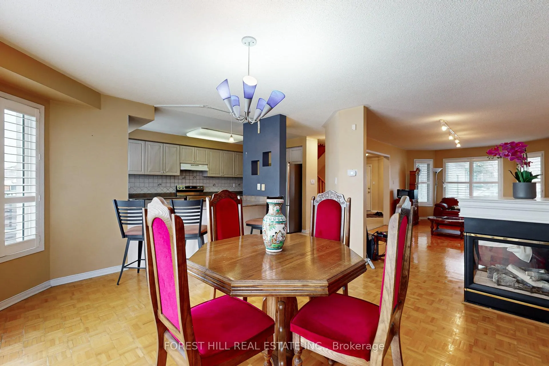 Photo 17 of 64 Royalpark Way, Vaughan, Elder Mills — HOMEH