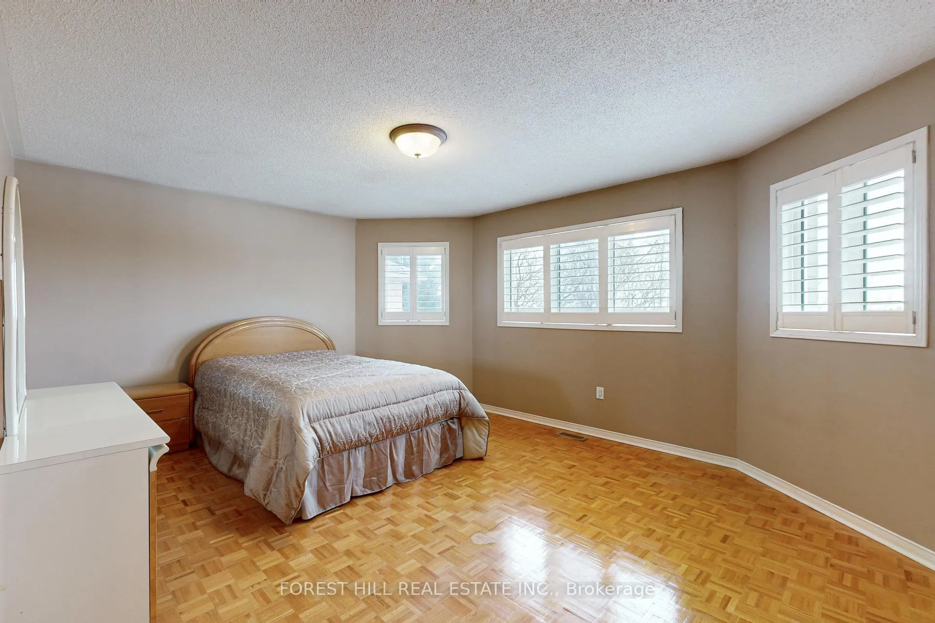 Photo 28 of 64 Royalpark Way, Vaughan, Elder Mills — HOMEH
