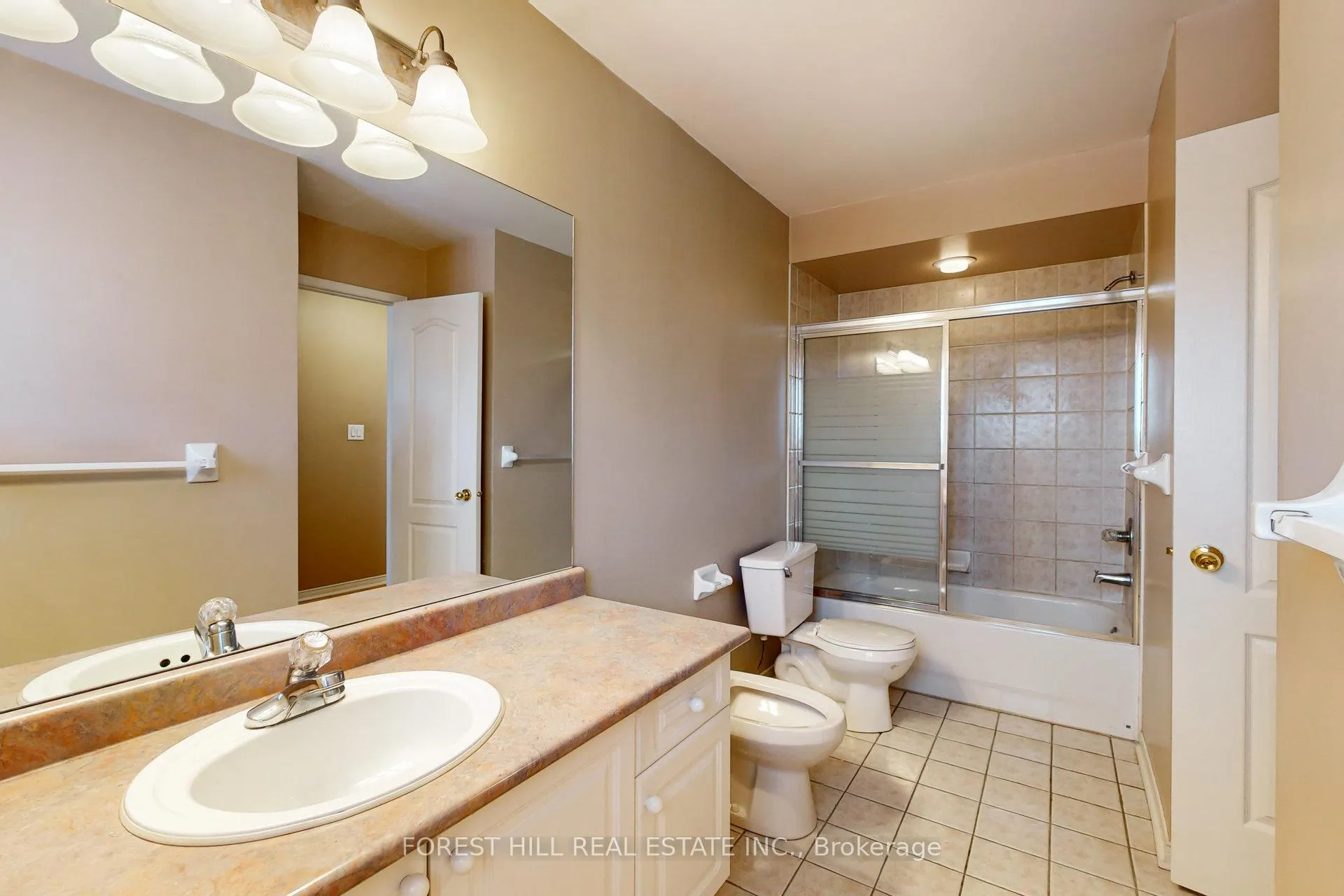 Photo 32 of 64 Royalpark Way, Vaughan, Elder Mills — HOMEH