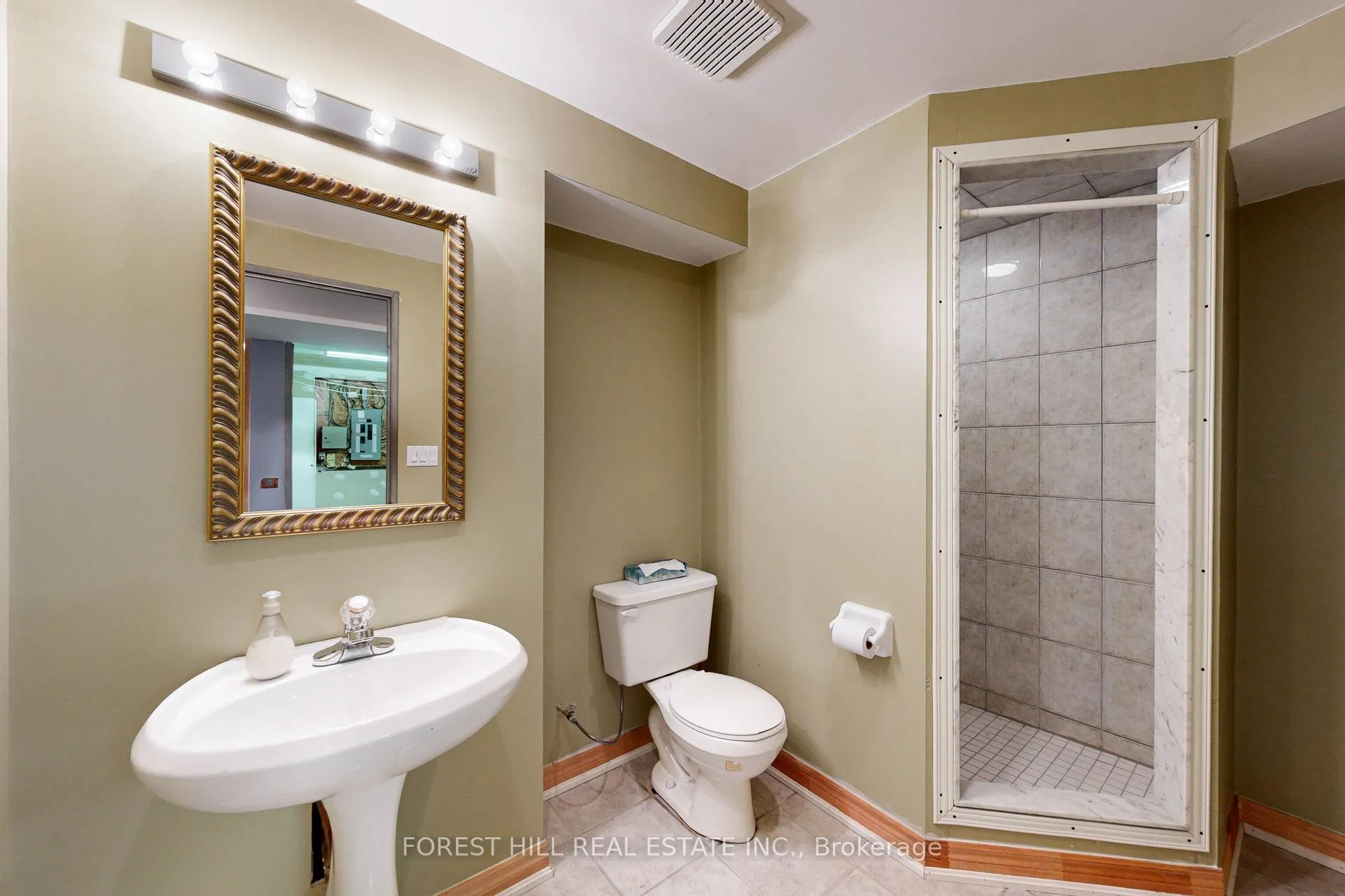 Photo 38 of 64 Royalpark Way, Vaughan, Elder Mills — HOMEH