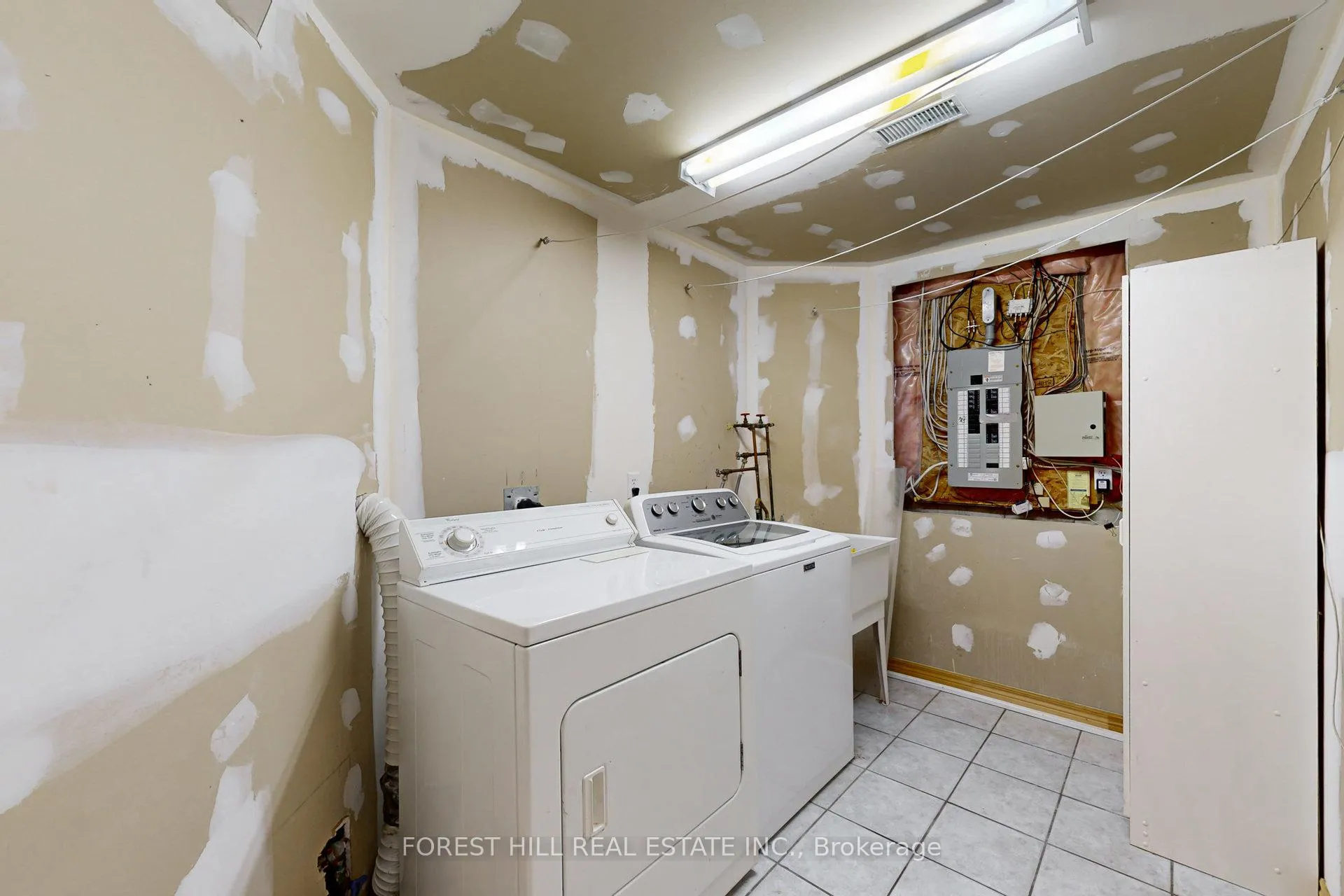 Photo 39 of 64 Royalpark Way, Vaughan, Elder Mills — HOMEH