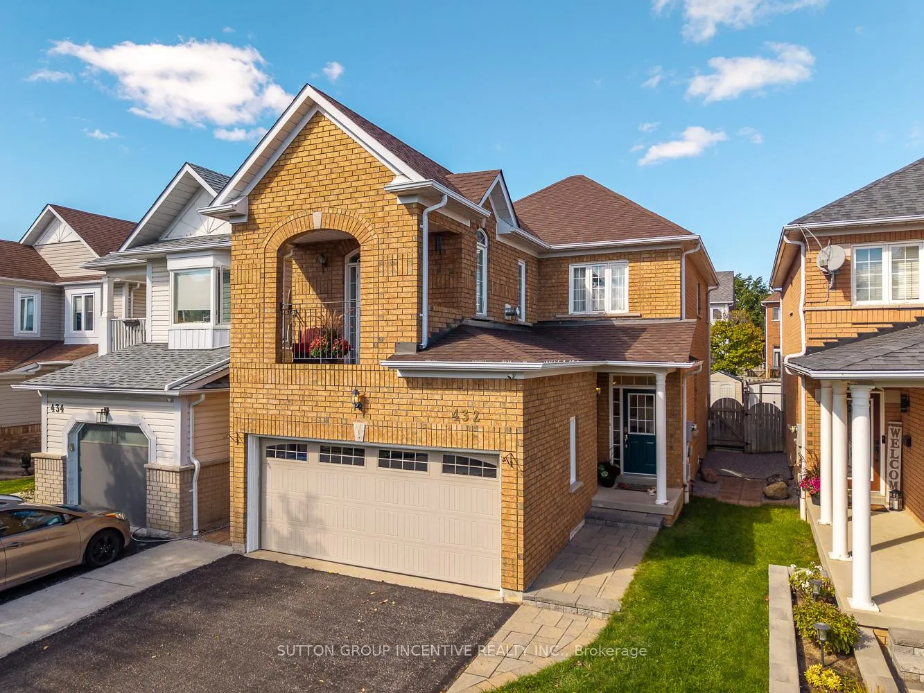 Front of 432 Woodsmere Crescent