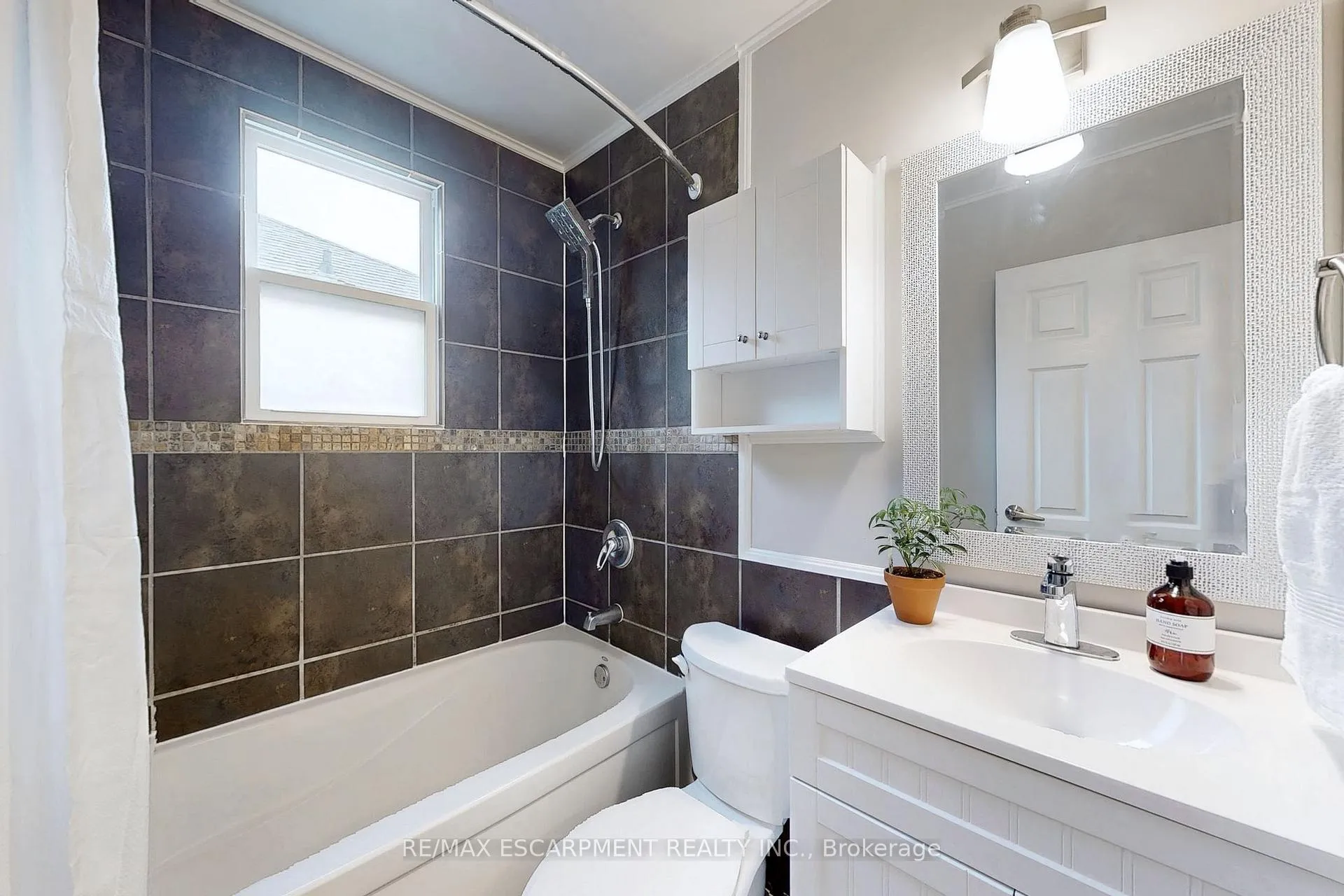 Photo 23 of 37 Salem Avenue, Hamilton, Inch Park — HOMEH