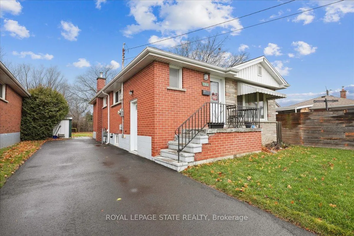Photo 3 of 584 East 27th Street, Hamilton, Burkholme — HOMEH