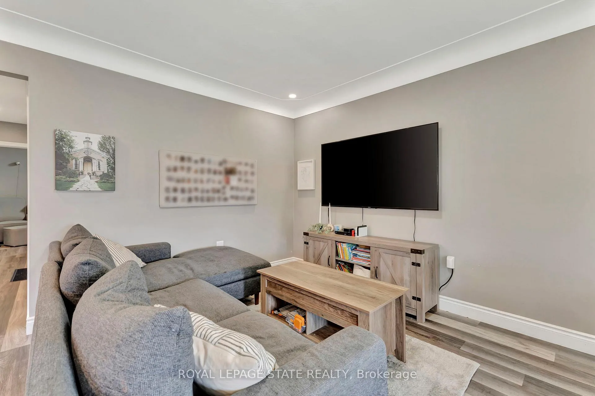 Photo 6 of 584 East 27th Street, Hamilton, Burkholme — HOMEH