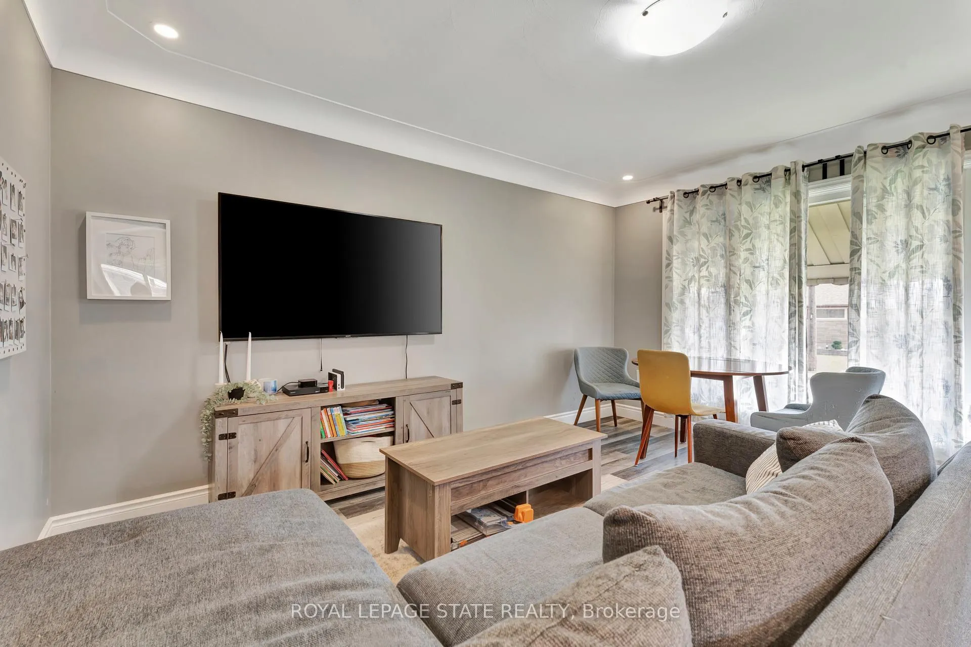 Photo 7 of 584 East 27th Street, Hamilton, Burkholme — HOMEH