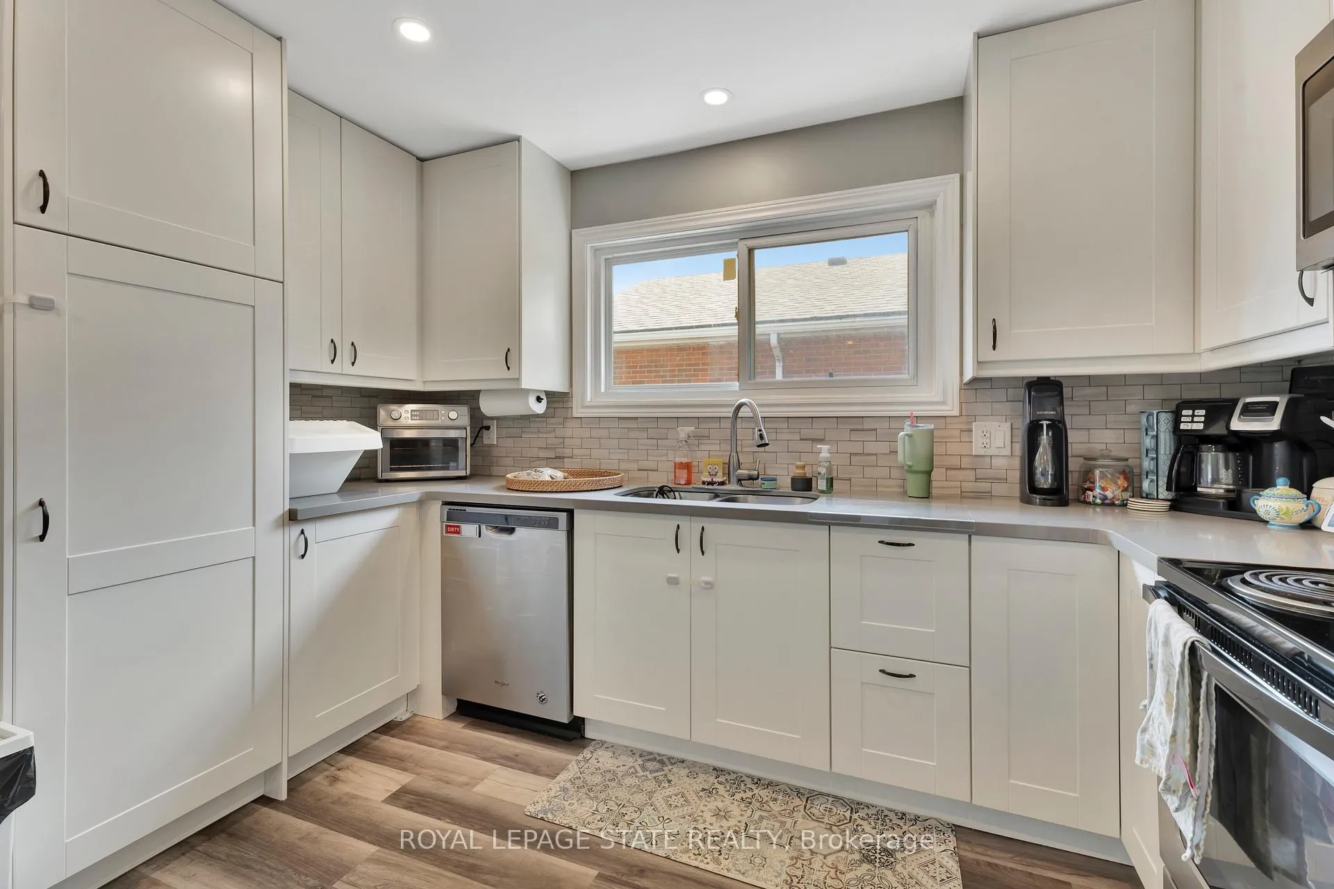 Photo 10 of 584 East 27th Street, Hamilton, Burkholme — HOMEH