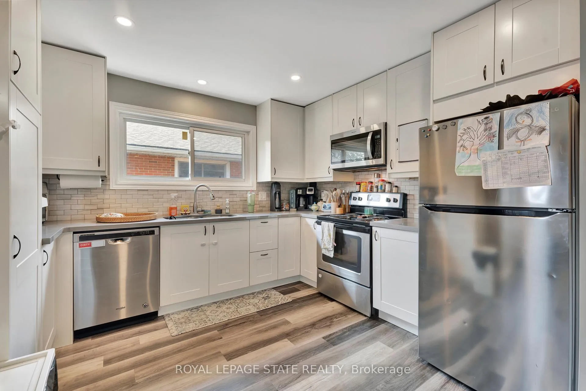 Photo 11 of 584 East 27th Street, Hamilton, Burkholme — HOMEH