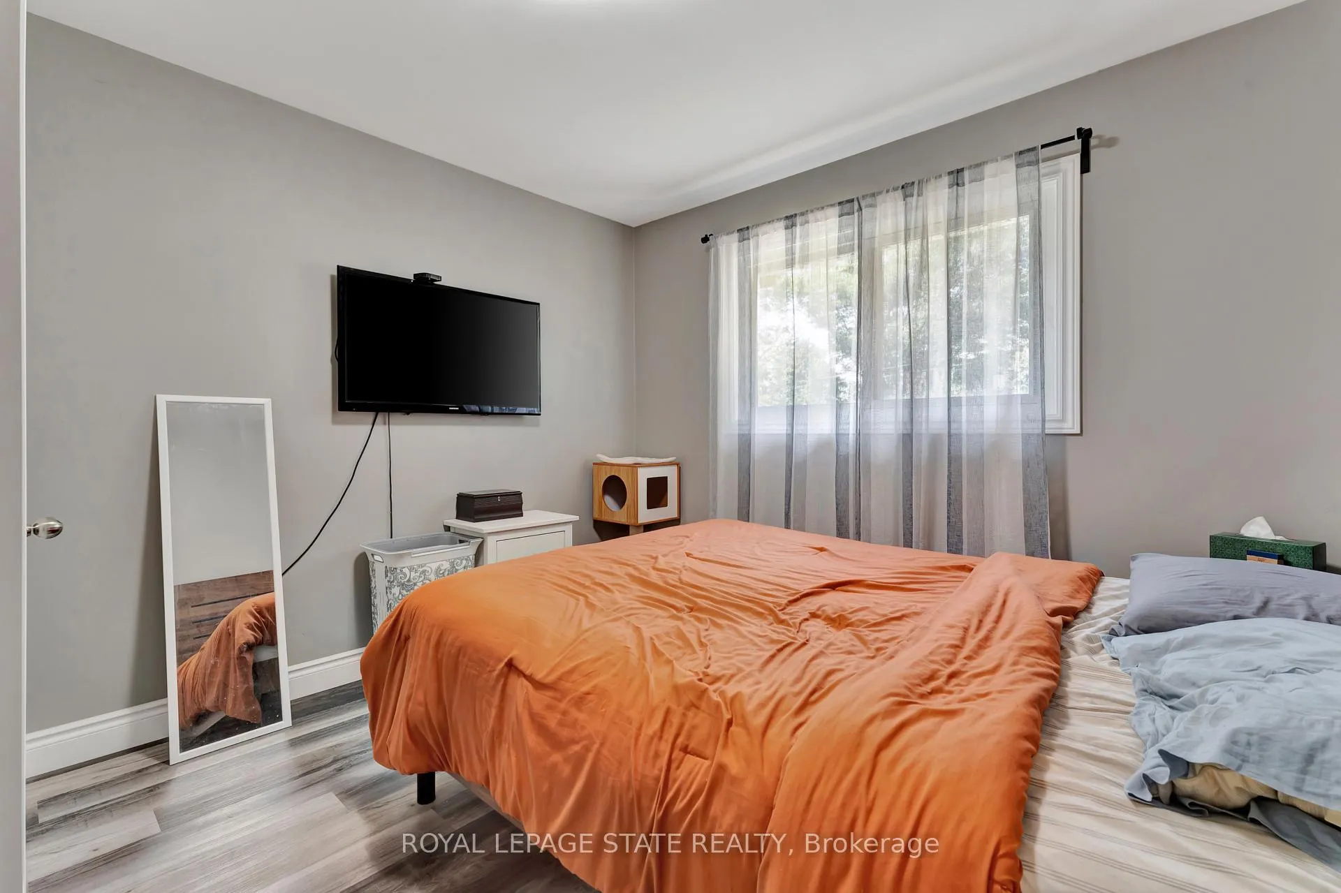 Photo 13 of 584 East 27th Street, Hamilton, Burkholme — HOMEH