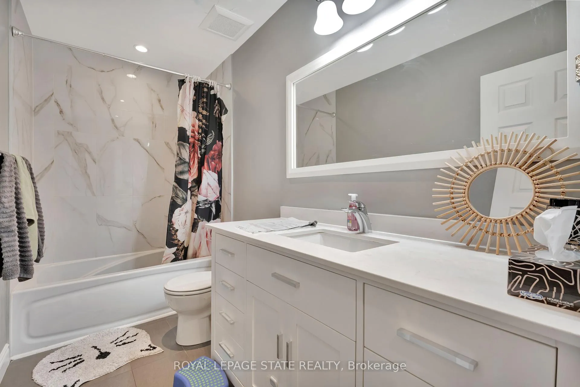 Photo 16 of 584 East 27th Street, Hamilton, Burkholme — HOMEH