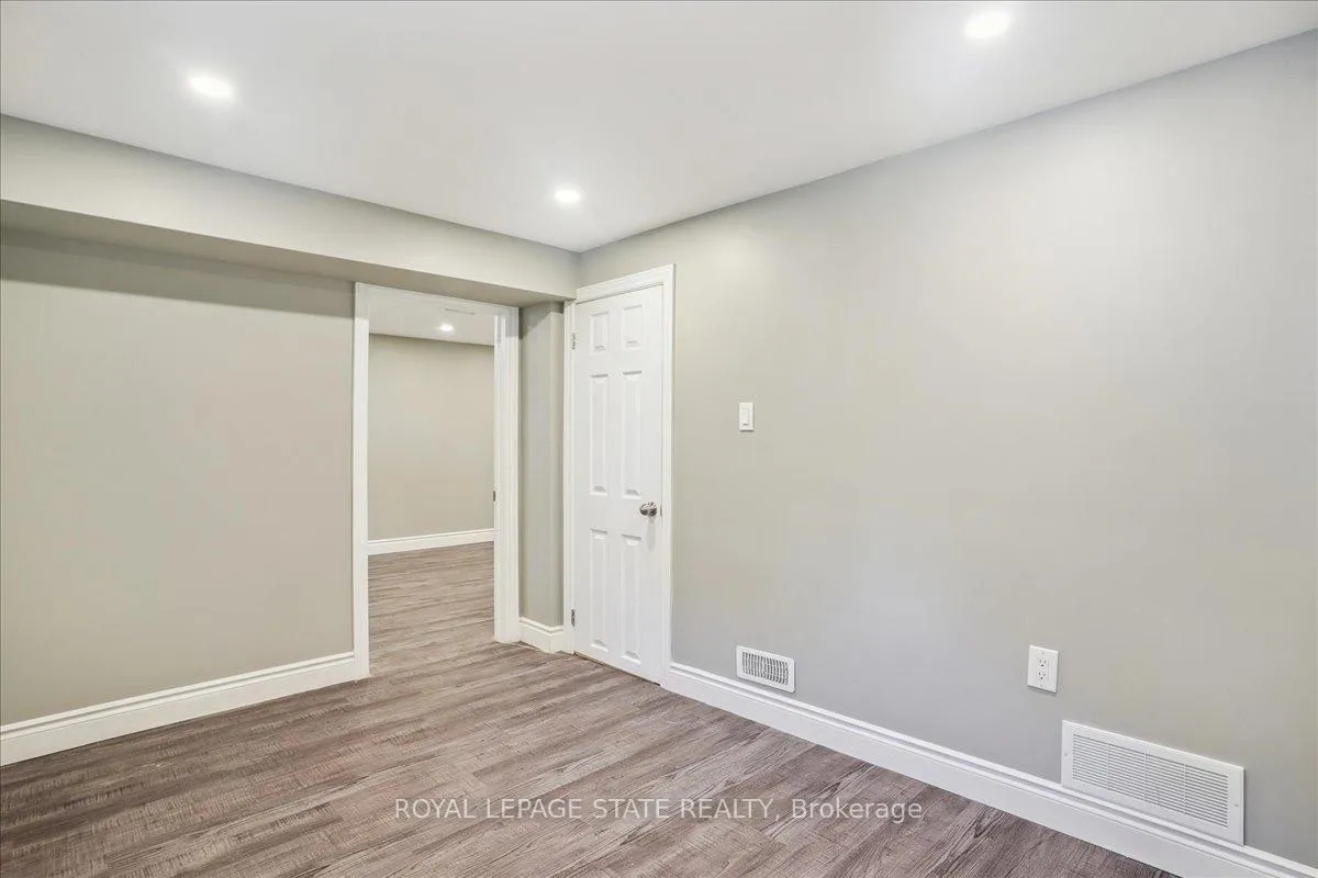 Photo 20 of 584 East 27th Street, Hamilton, Burkholme — HOMEH