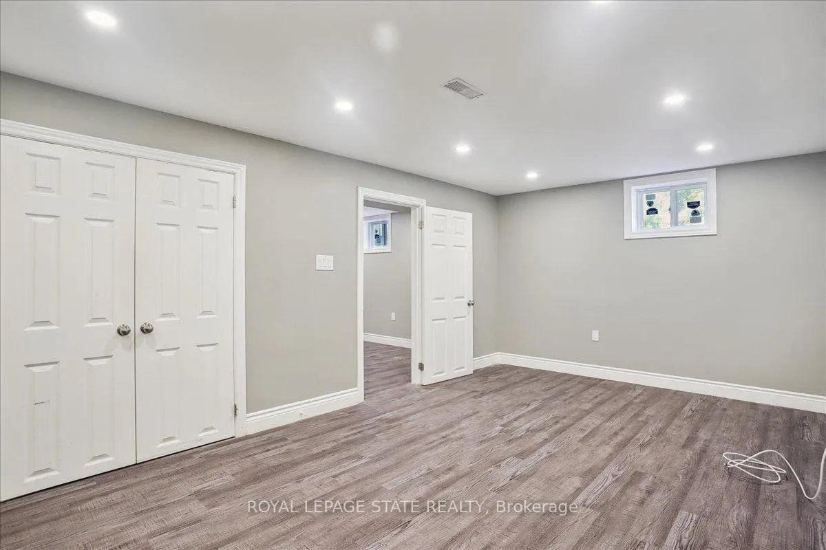 Photo 26 of 584 East 27th Street, Hamilton, Burkholme — HOMEH