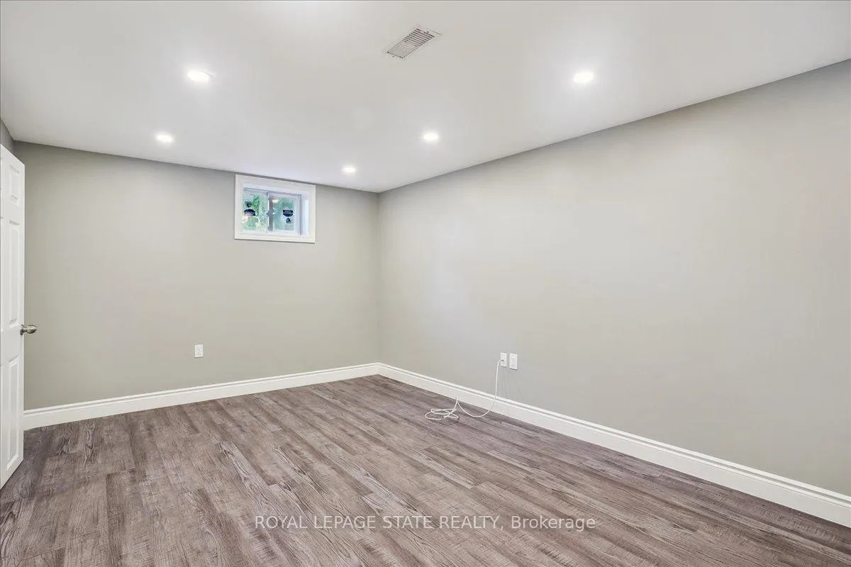 Photo 31 of 584 East 27th Street, Hamilton, Burkholme — HOMEH